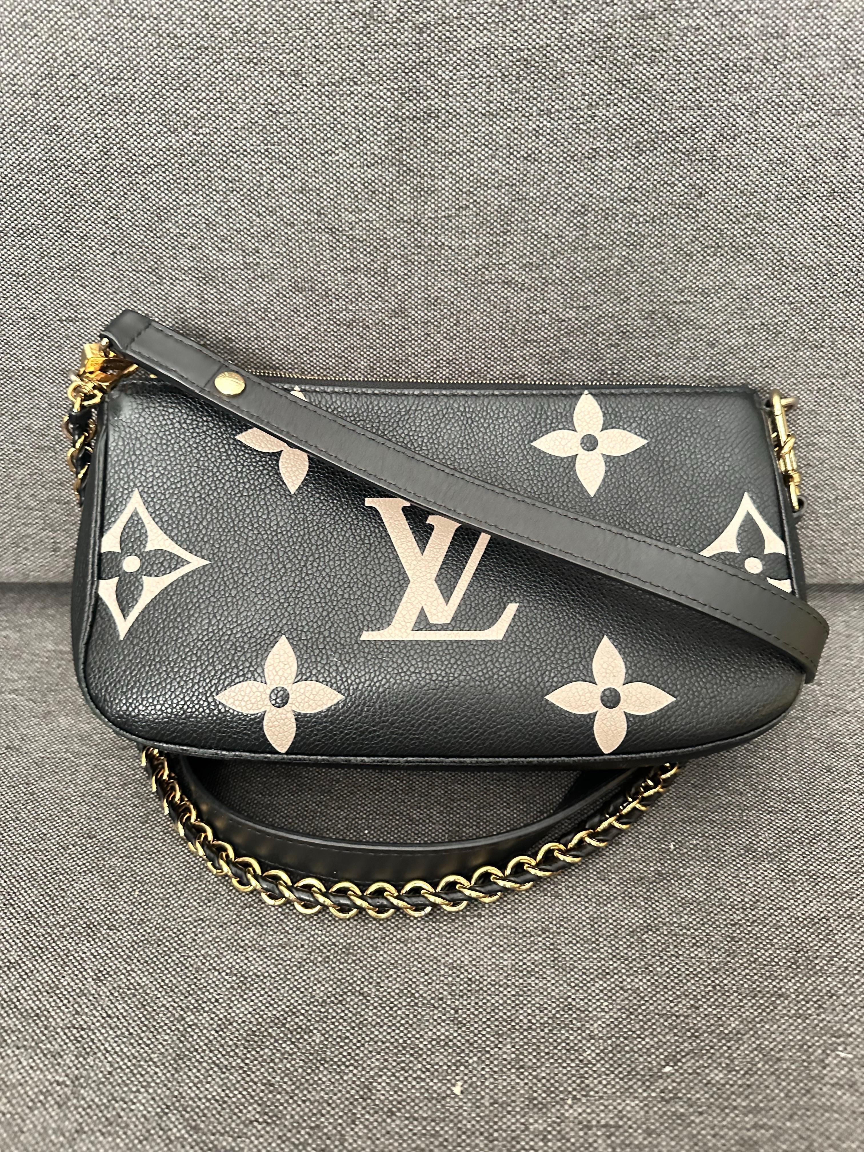 Louis Vuitton Multi Pochette Accessoires Borsa in pelle con impianto Monogram in vendita 3