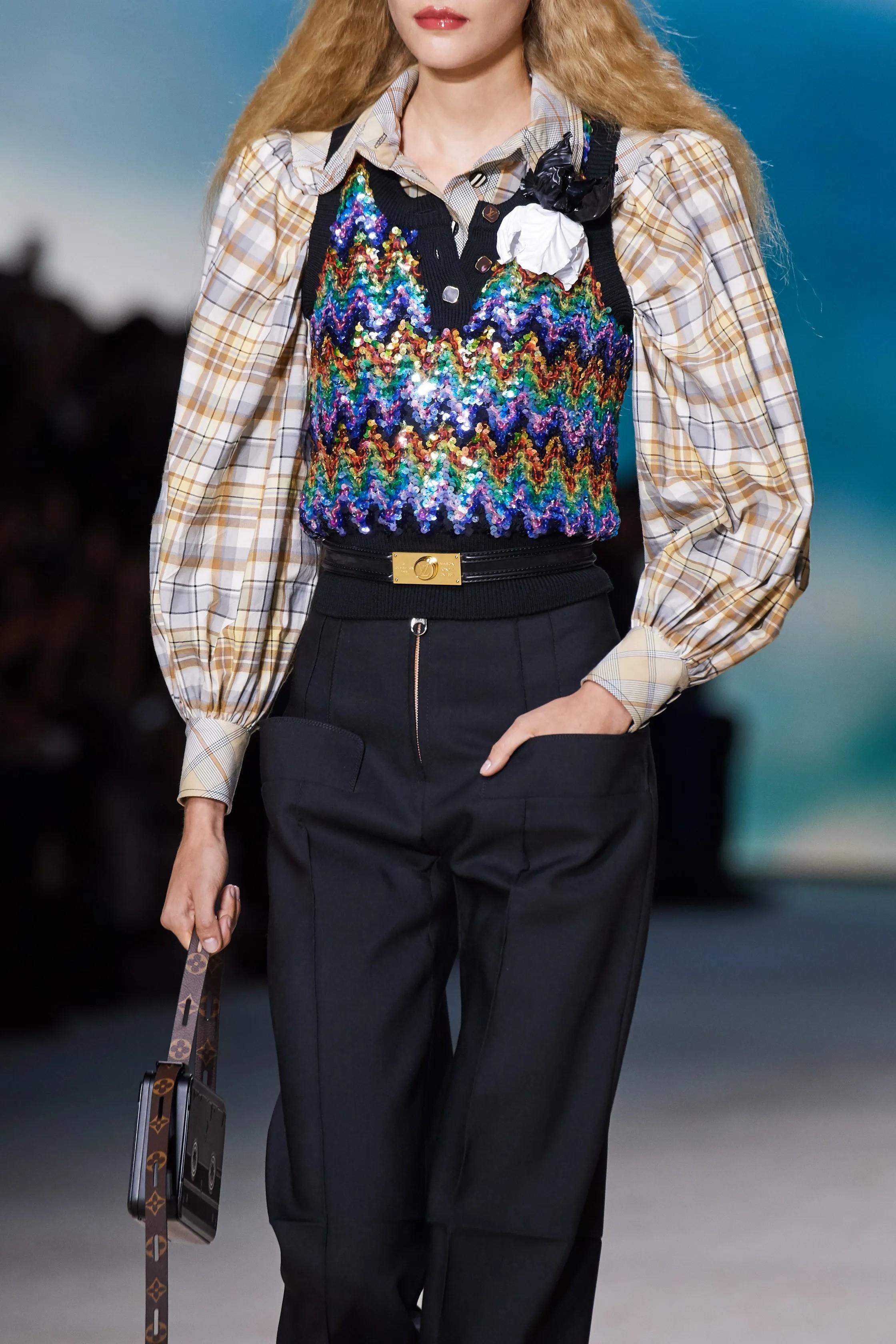 LOUIS VUITTON multicolor 2020 ZIGZAG SEQUIN Sweater Vest M For Sale 5