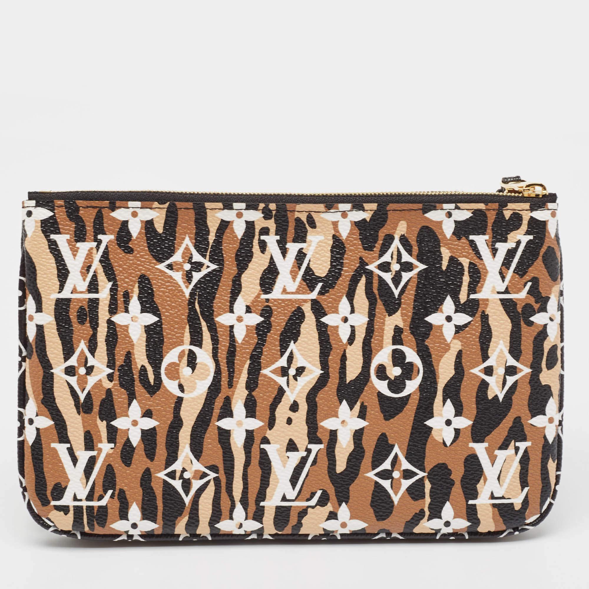 Louis Vuitton Multicolor Riese Monogramm Leinwand Dschungel Doppel-Zip-Pochette im Zustand „Hervorragend“ im Angebot in Dubai, Al Qouz 2