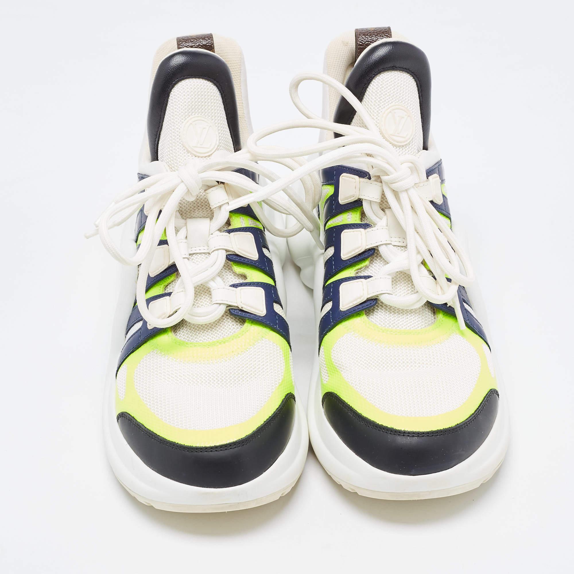 Aktualisieren Sie Ihren Stil mit diesen LV Archlight Sneakers. Sie sind die ideale Wahl für einen trendigen und bequemen Gang. Sie sind sorgfältig auf Mode und Komfort abgestimmt.

Enthält: Original-Staubbeutel, Original-Box, Info-Booklet

