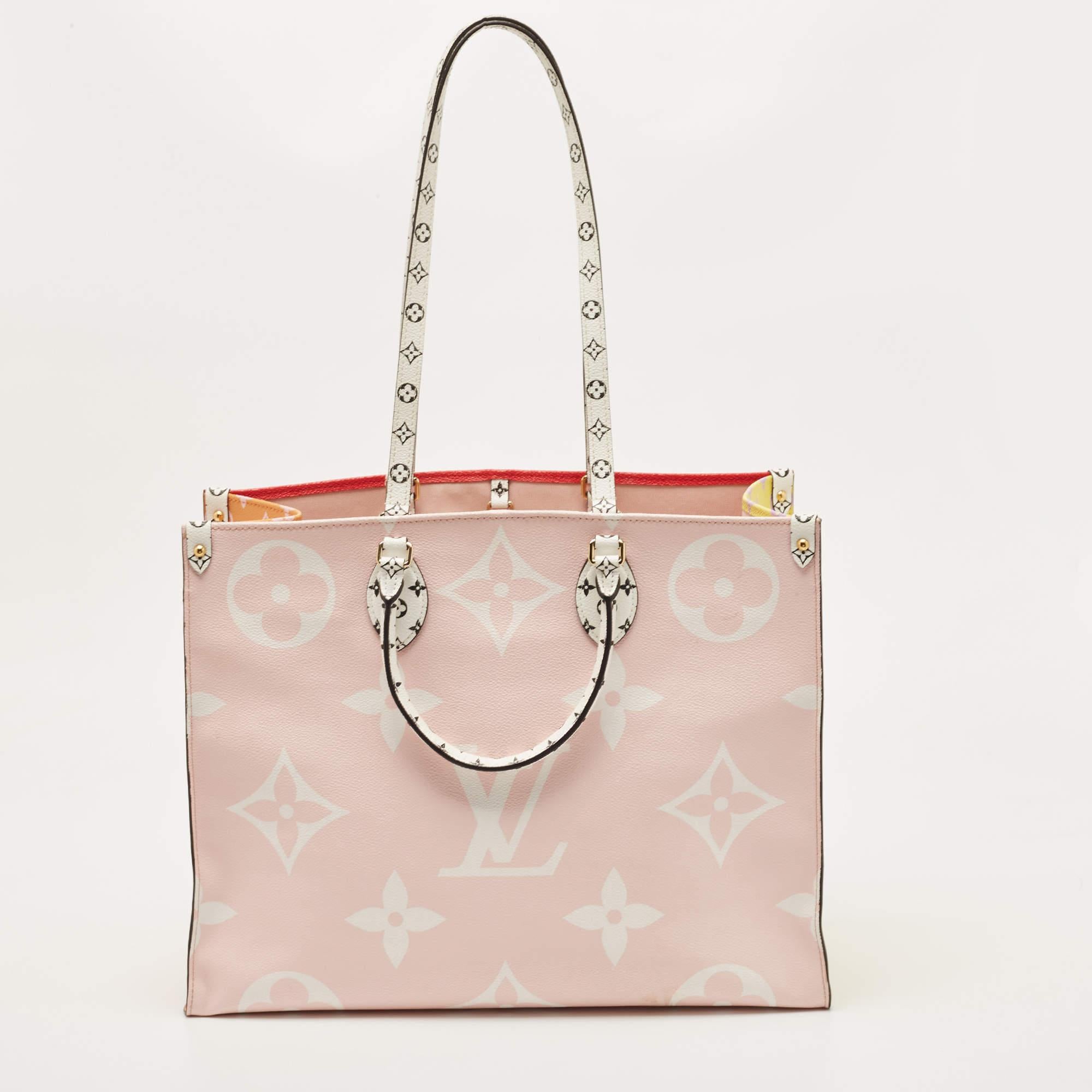 Thoughtful details, high quality, and everyday convenience mark this Onthego bag for women by Louis Vuitton. The bag is sewn with skill to deliver a refined look and an impeccable finish.

Includes: Info Booklet