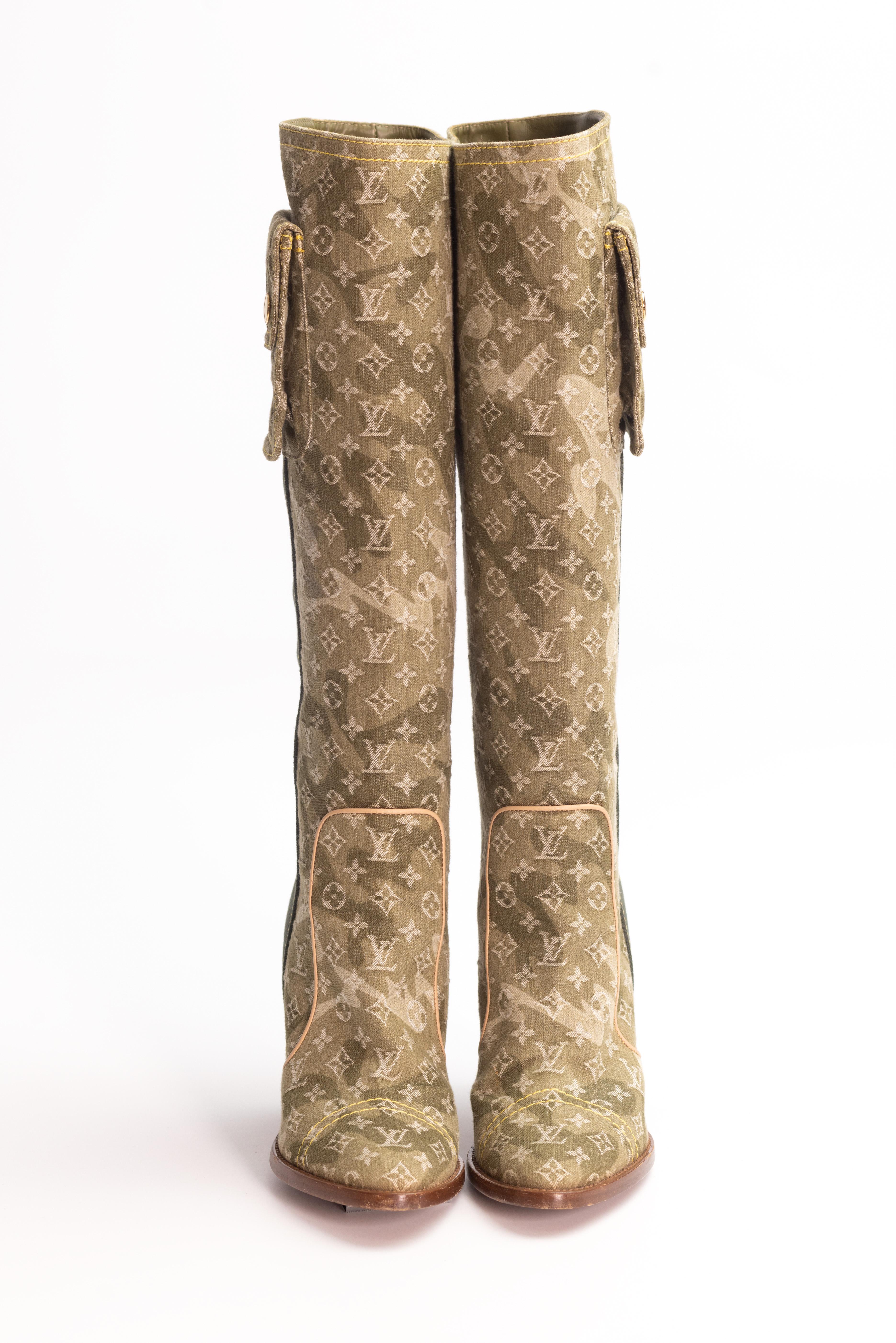 Louis Vuitton Murakami Monogramouflage Denim Boots (EU 38) In Good Condition In Montreal, Quebec