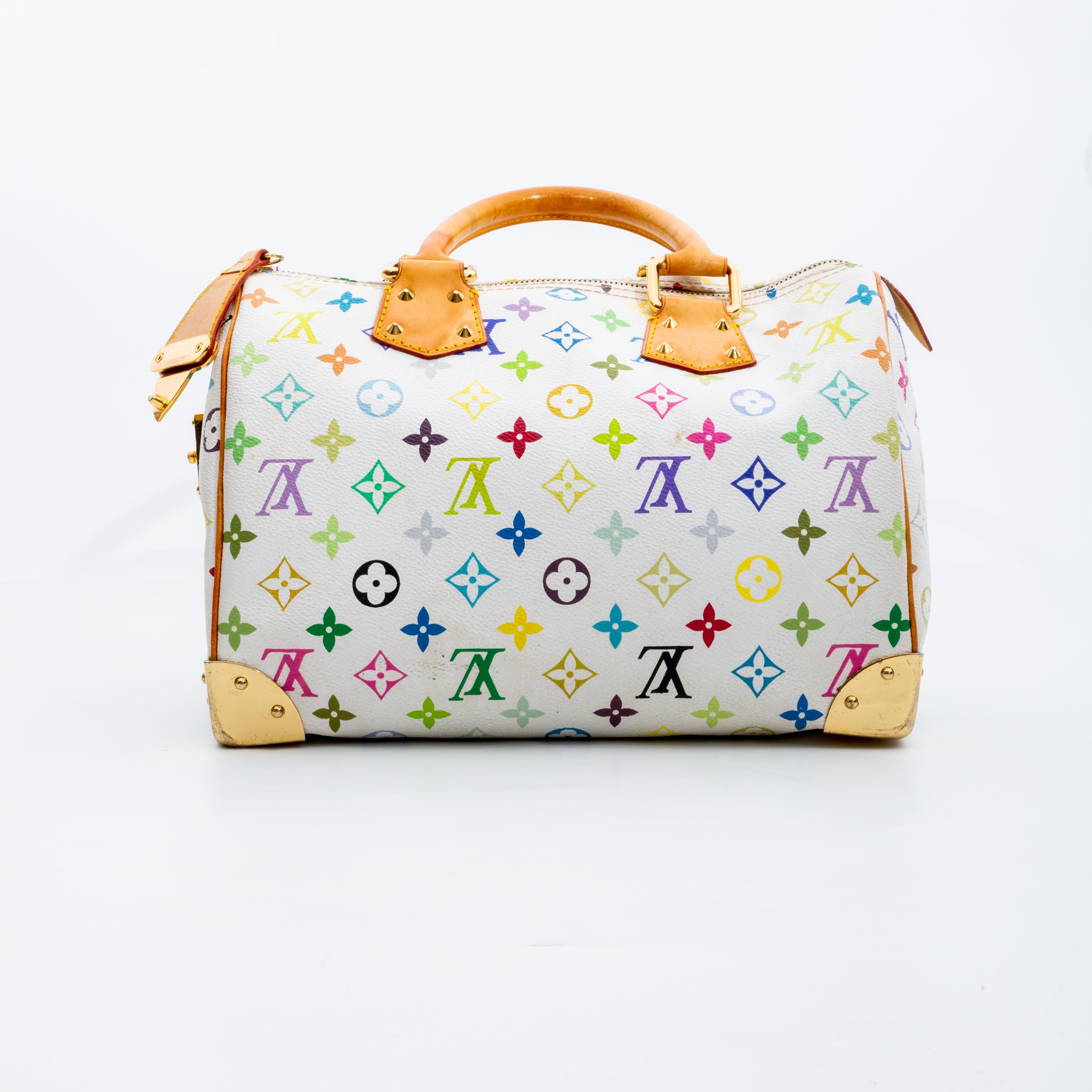 The Japanese pop artist Takashi Murakami worked to revamp the traditional monogram toile and give it a splash of colour. He created a new vibrant canvas with 33 colours on white canvas as seen in this iconic speedy bag.
This bag is made with white