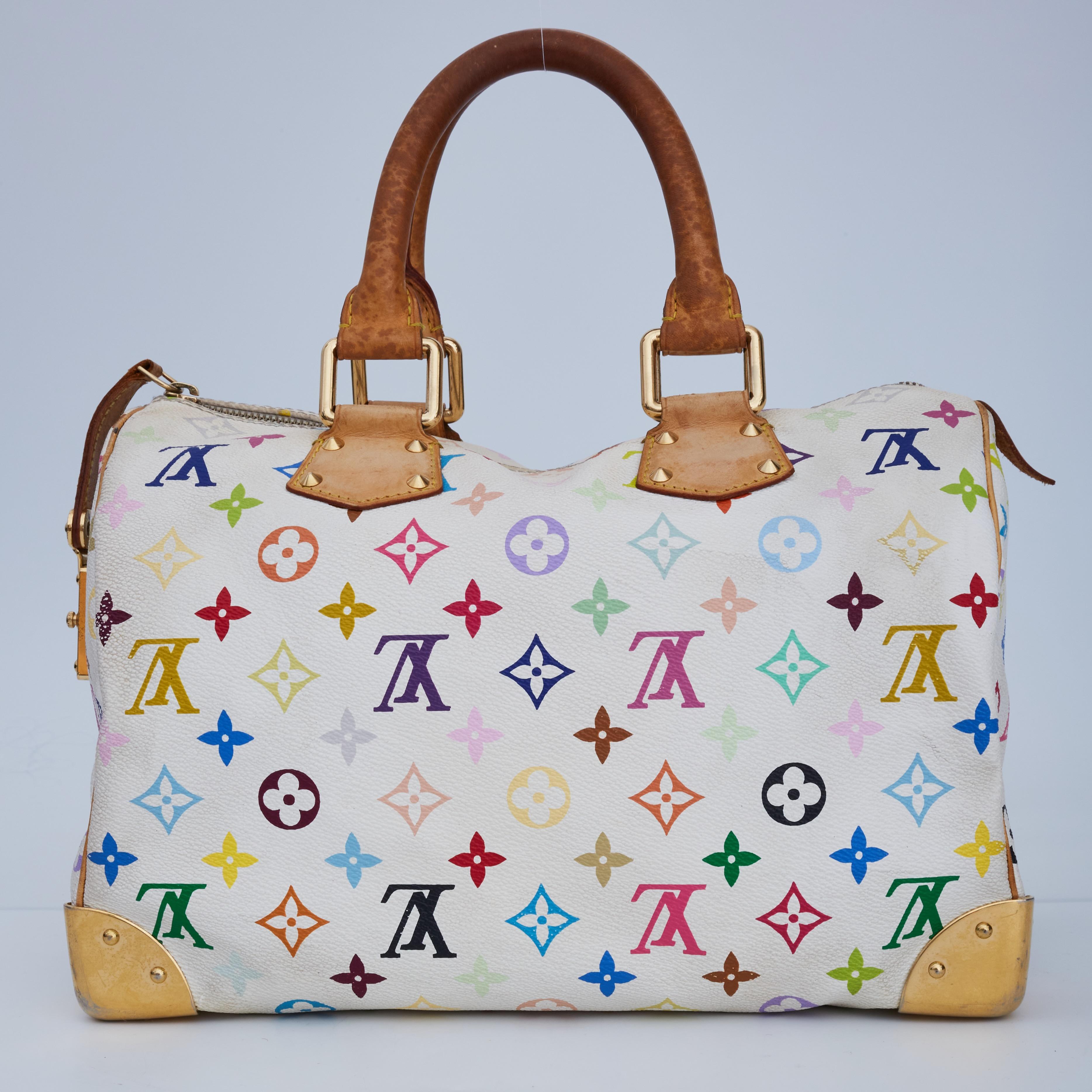 The Japanese pop artist Takashi Murakami worked to revamp the traditional monogram toile and give it a splash of colour. He created a new vibrant canvas with 33 colours on white canvas as seen in this iconic speedy bag.
This bag is made with white