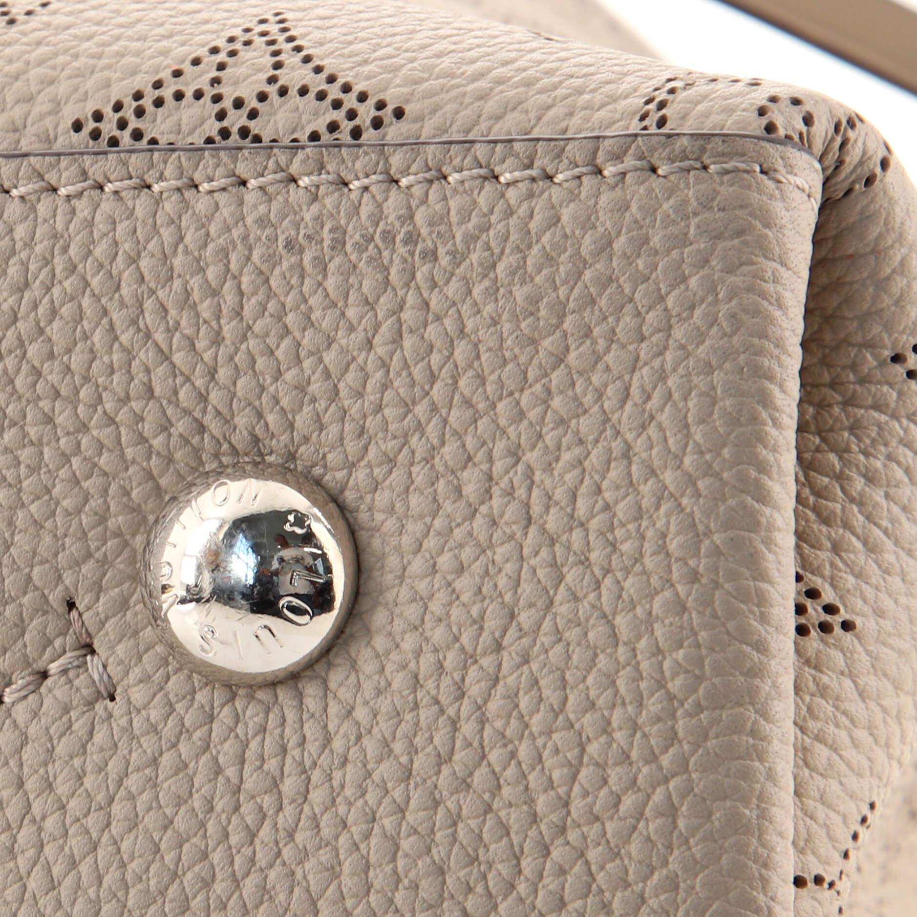 Louis Vuitton Muria Bucket Bag Mahina Leather In Good Condition In NY, NY