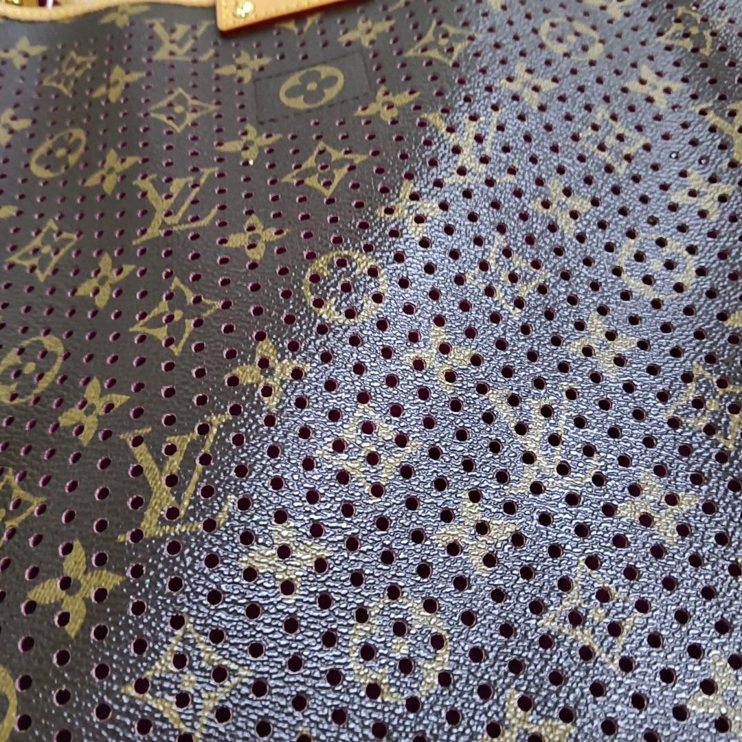 Louis Vuitton Musette Marron Perforé Monogramme Rose Intérieur en vente 8