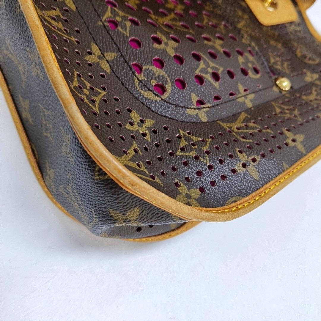 Louis Vuitton Musette Braun Perforiert Monogram Rosa Interieur im Angebot 10