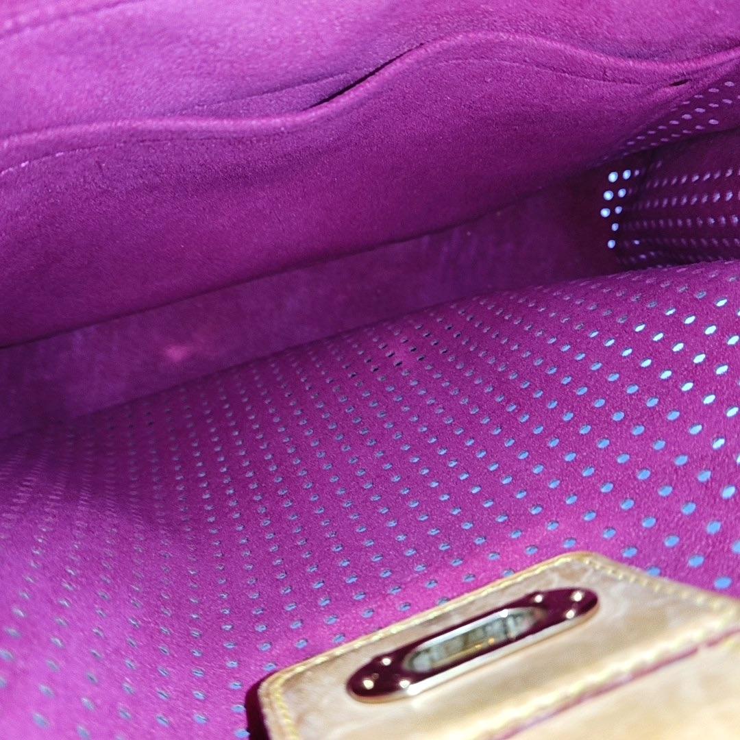 Louis Vuitton Musette Marron Perforé Monogramme Rose Intérieur en vente 11