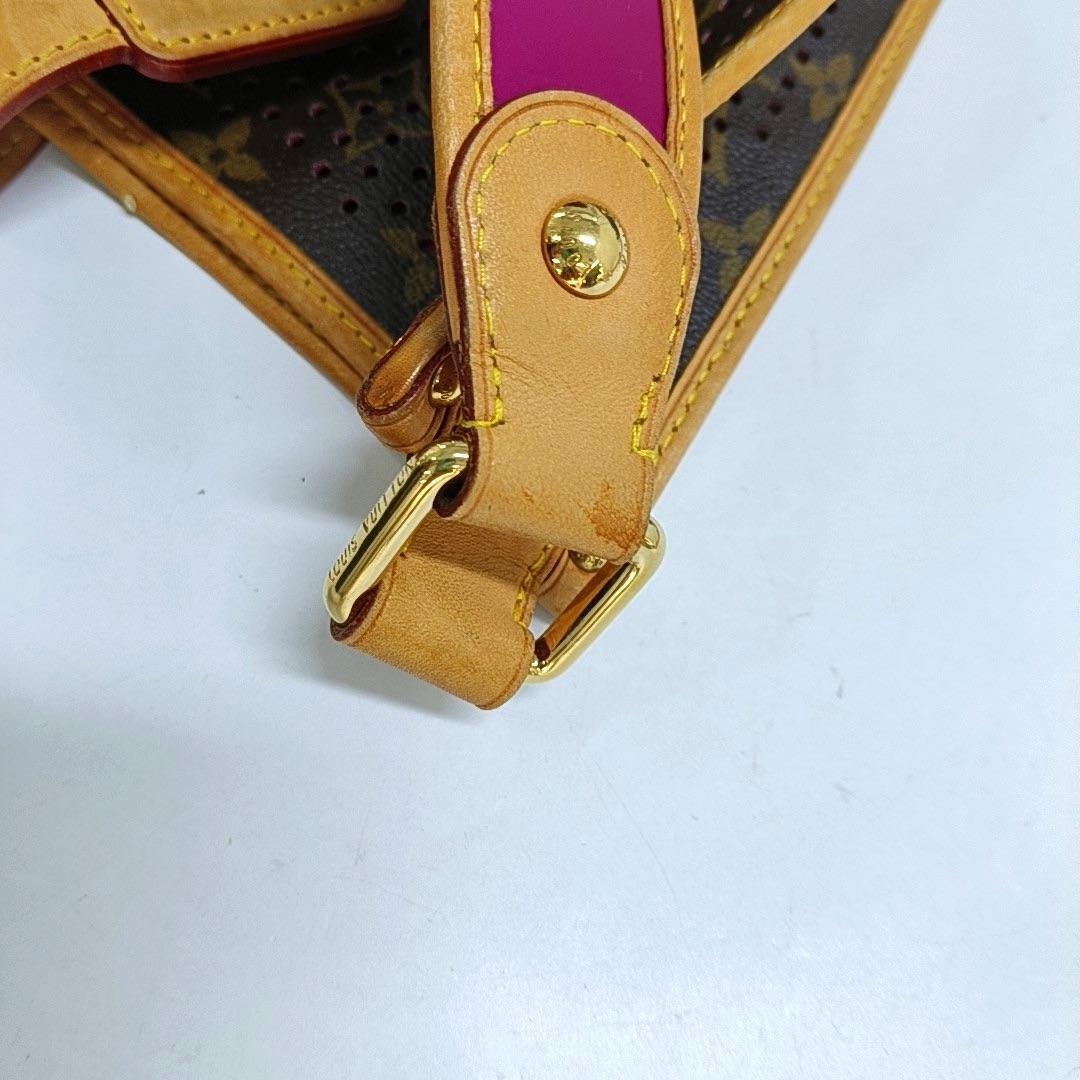 Louis Vuitton Musette Braun Perforiert Monogram Rosa Interieur im Angebot 13