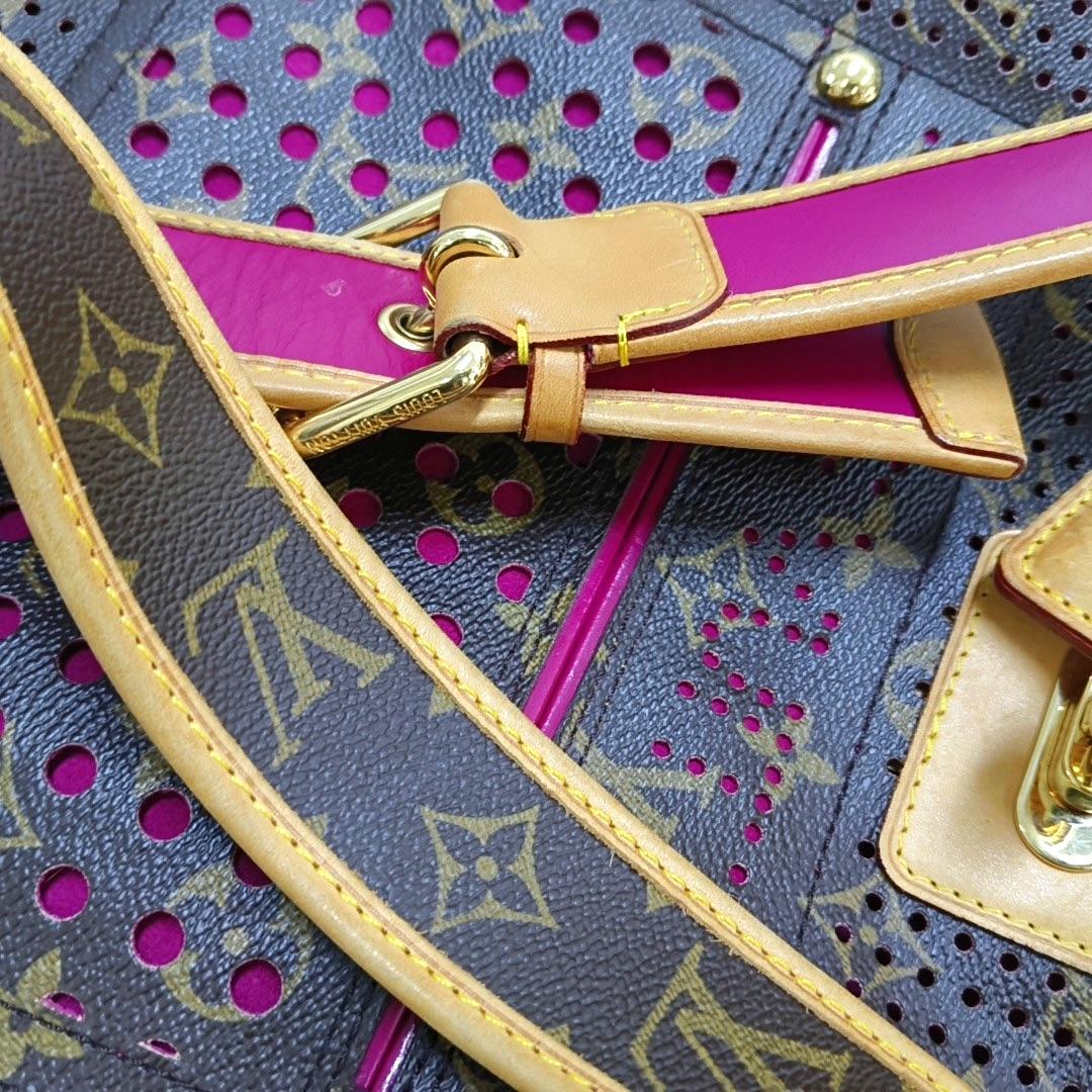Louis Vuitton Musette Braun Perforiert Monogram Rosa Interieur im Angebot 15