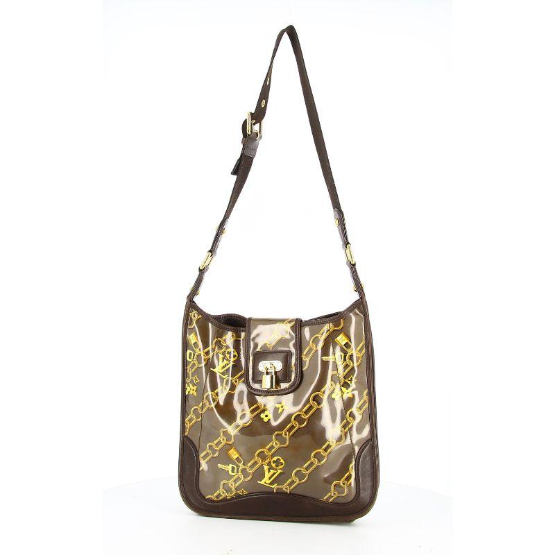 Louis Vuitton 2006 borsa in vinile con ciondoli iconici

In ottime condizioni, presenta alcuni leggeri segni di utilizzo e usura, ma nulla di visibile! Un bellissimo pezzo da aggiungere al tuo armadio.
Borsetta Lv con paternità a catena e un