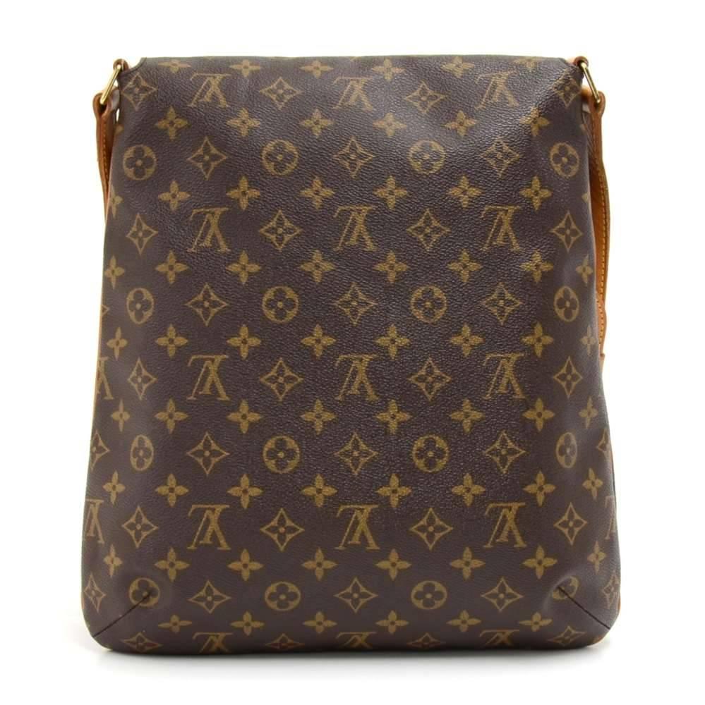 Louis Vuitton Musette flap shoulder bag. Inside has brown alkantra lining and has 1 open pocket. Adjustable leather strap could be worn on one shoulder. Excellent for everyday or for traveling. SKU: LP216

Made in: France
Serial Number: AS0989
Size: