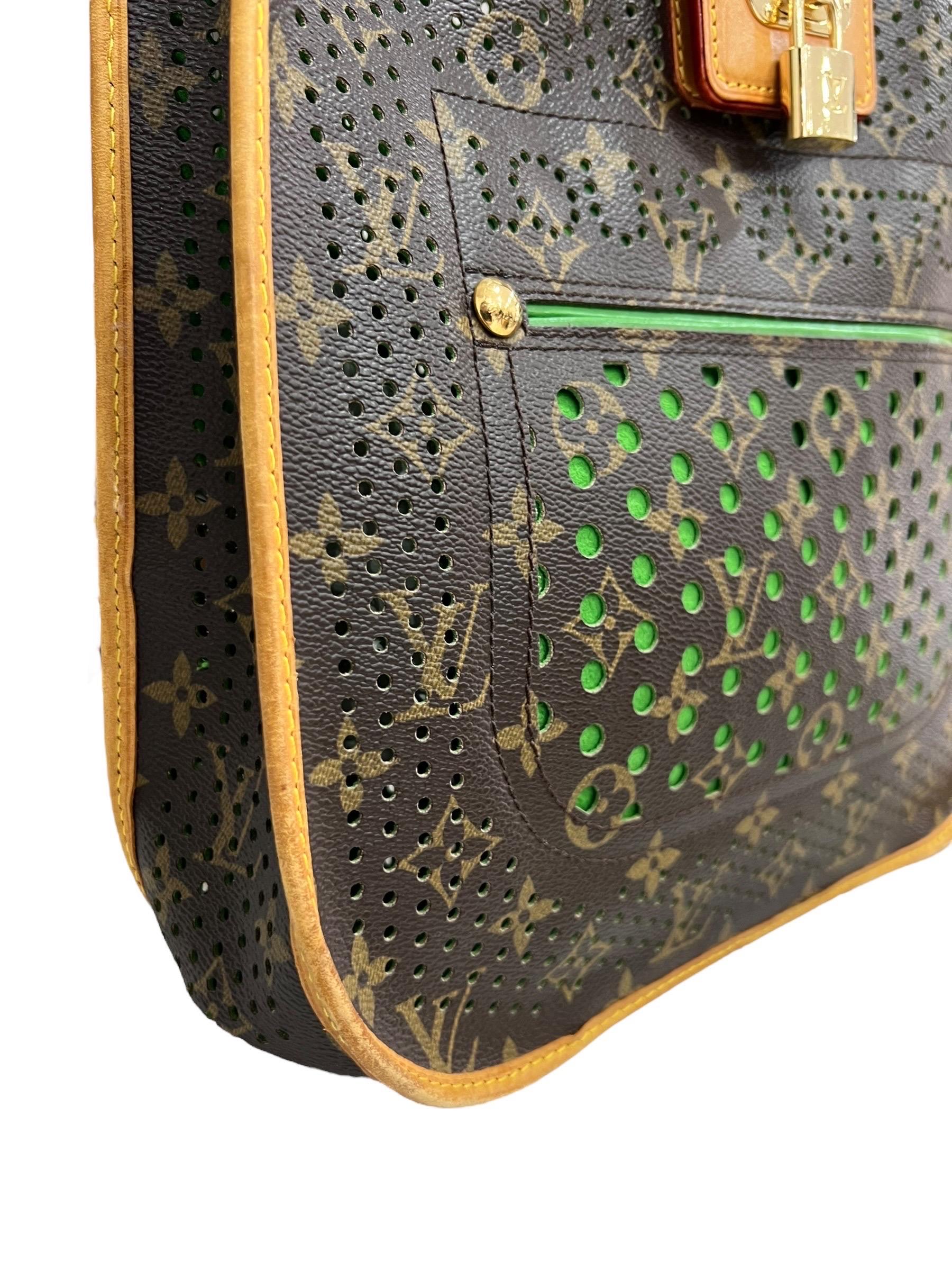 Louis Vuitton Musette Perforated Verde Monogram Borsa A Spalla  In Excellent Condition For Sale In Torre Del Greco, IT