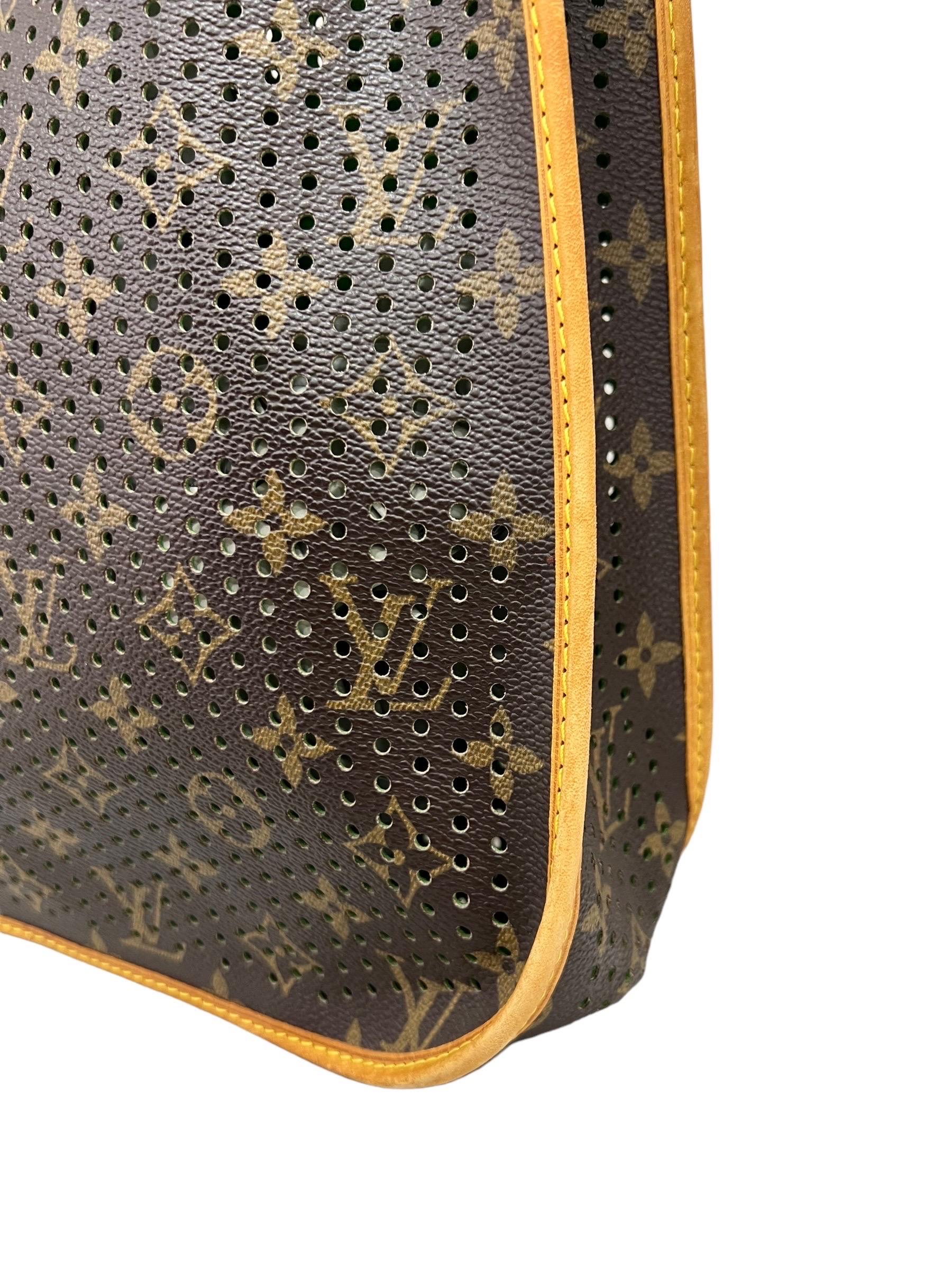 Louis Vuitton Musette Perforated Verde Monogram Borsa A Spalla  For Sale 4