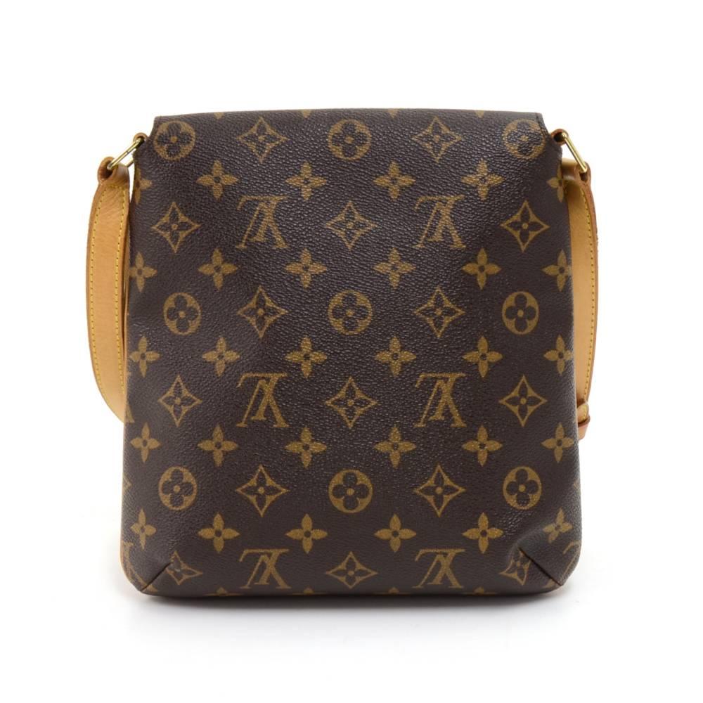 Louis Vuitton Musette Salsa shoulder bag. Flap with magnetic closure. Inside has brown Alkantra lining and 1 open pocket. Can be worn on the shoulder with an adjustable leather strap. Excellent for everyday or for traveling.  SKU: LO863

Made in:
