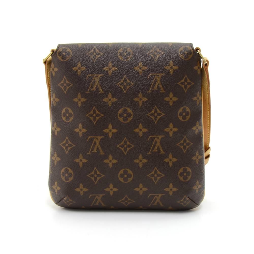 Louis Vuitton Musette Salsa shoulder bag. Flap with magnetic closure. Inside has brown Alkantra lining and 1 open pocket. Can be worn on the shoulder with an adjustable leather strap. Excellent for everyday or for traveling.  SKU: LO856

Made in:
