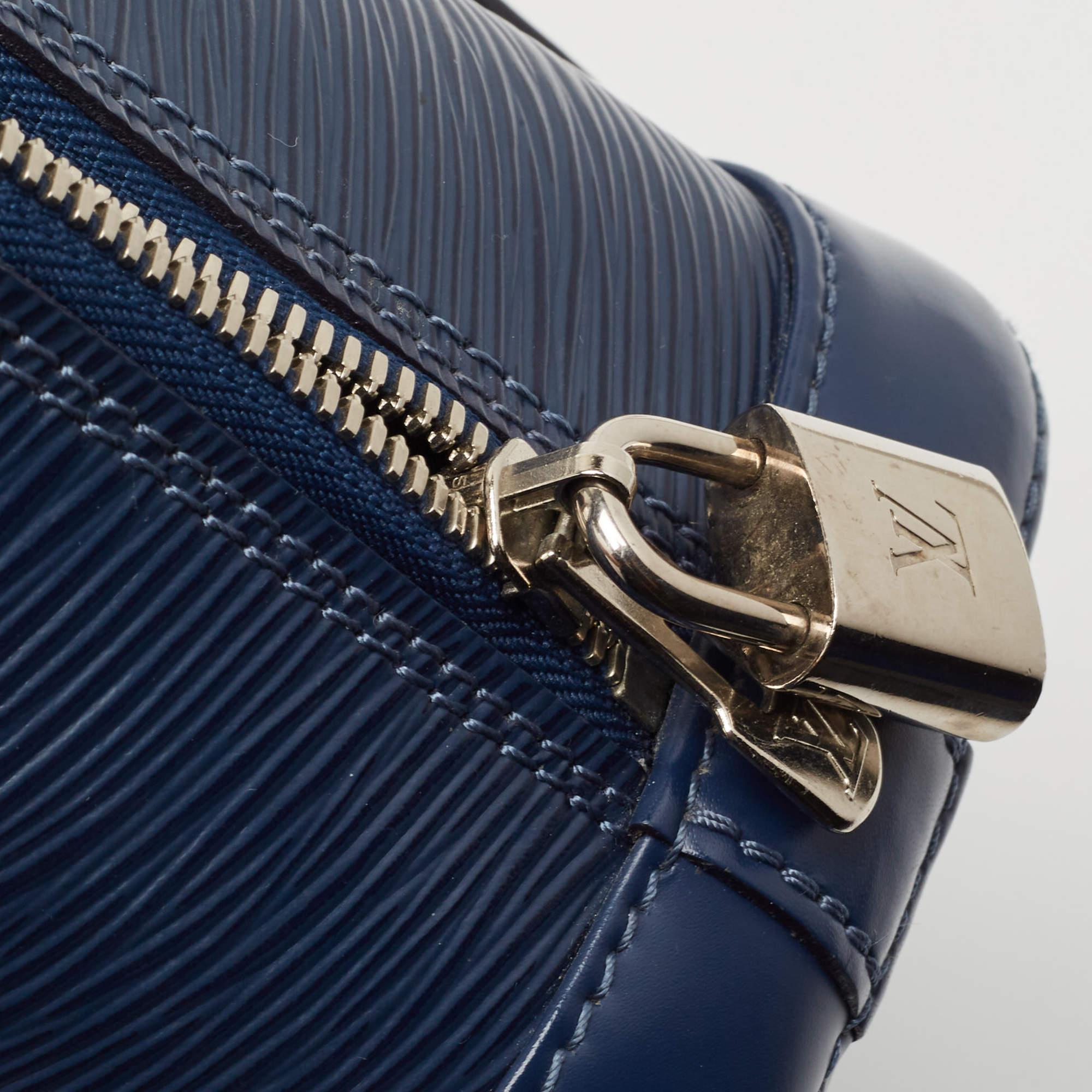 Louis Vuitton Sac Alma BB en cuir épi bleu Myrtille en vente 3