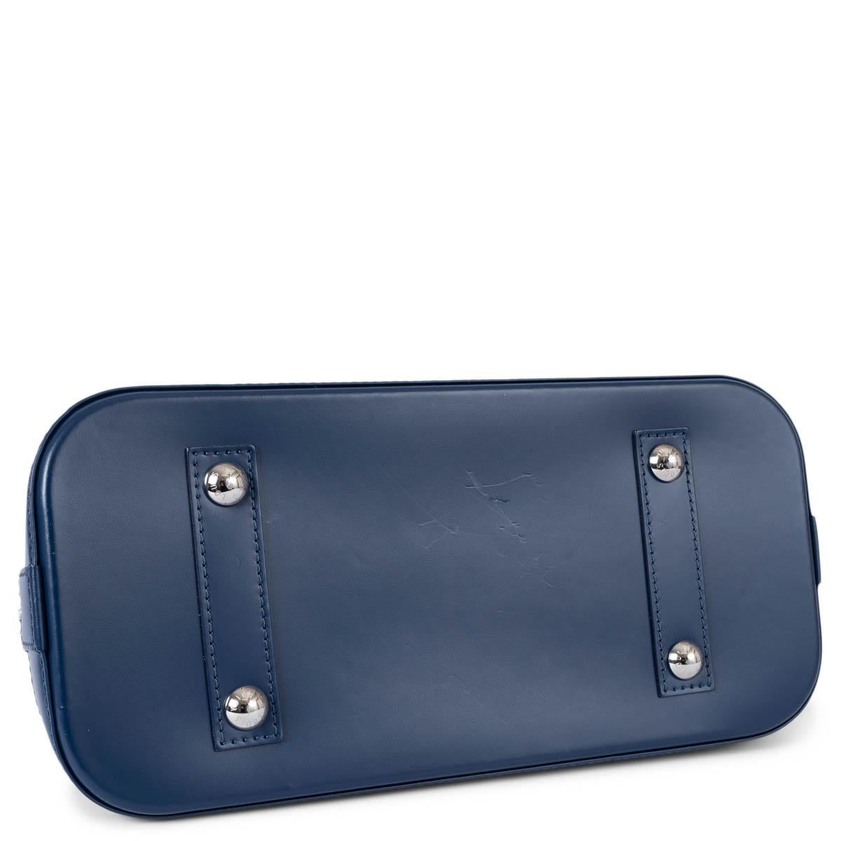 LOUIS VUITTON Myrtille blue Epi leather ALMA PM Shoulder Bag In Excellent Condition In Zürich, CH