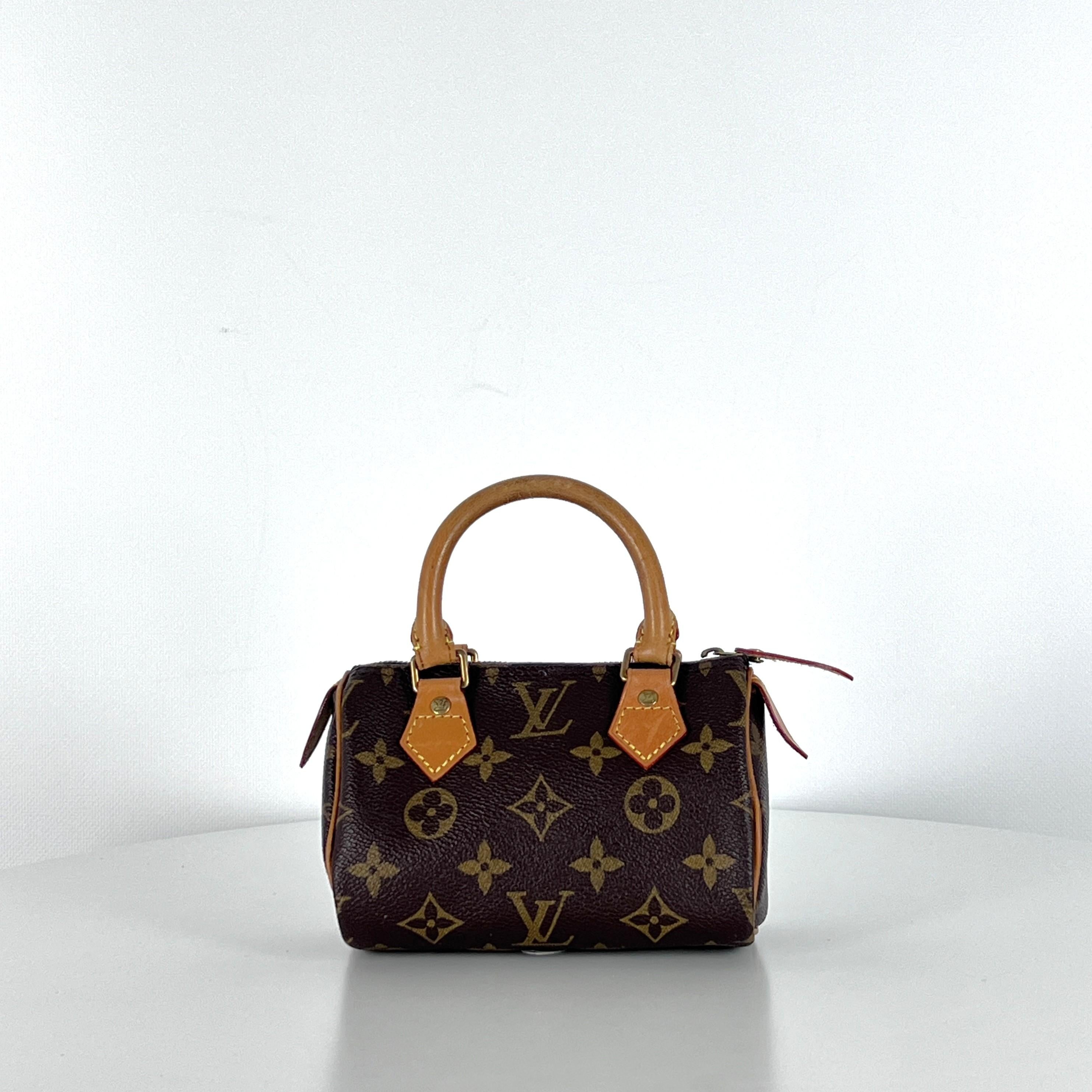 Louis Vuitton Nano Speedy Top Handle Bag Monogram Canvas Brown circa 1990 Excellent état - En vente à SAINT-OUEN-SUR-SEINE, FR