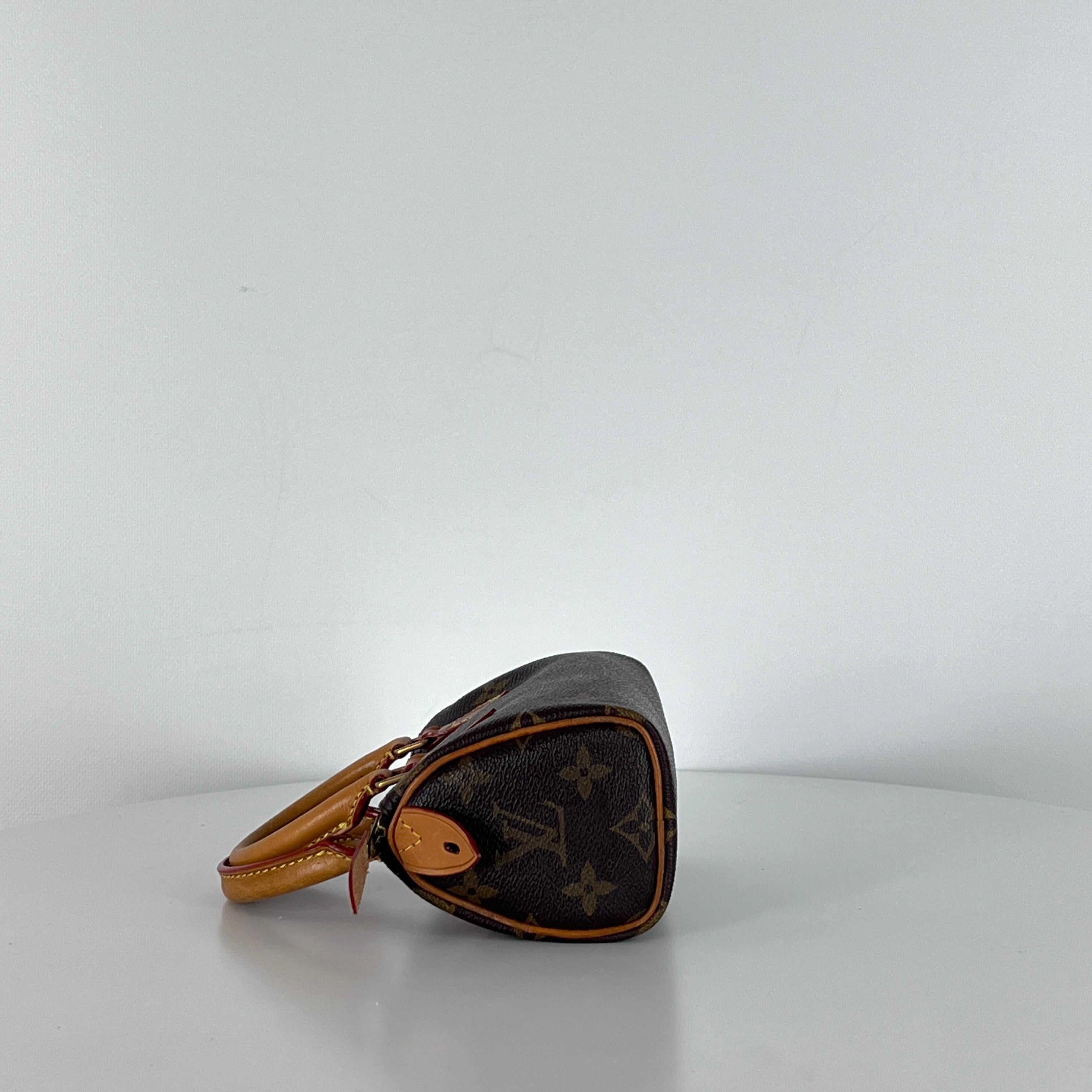 Louis Vuitton Nano Speedy Top Handle Bag Monogram Canvas Brown circa 1990 en vente 1