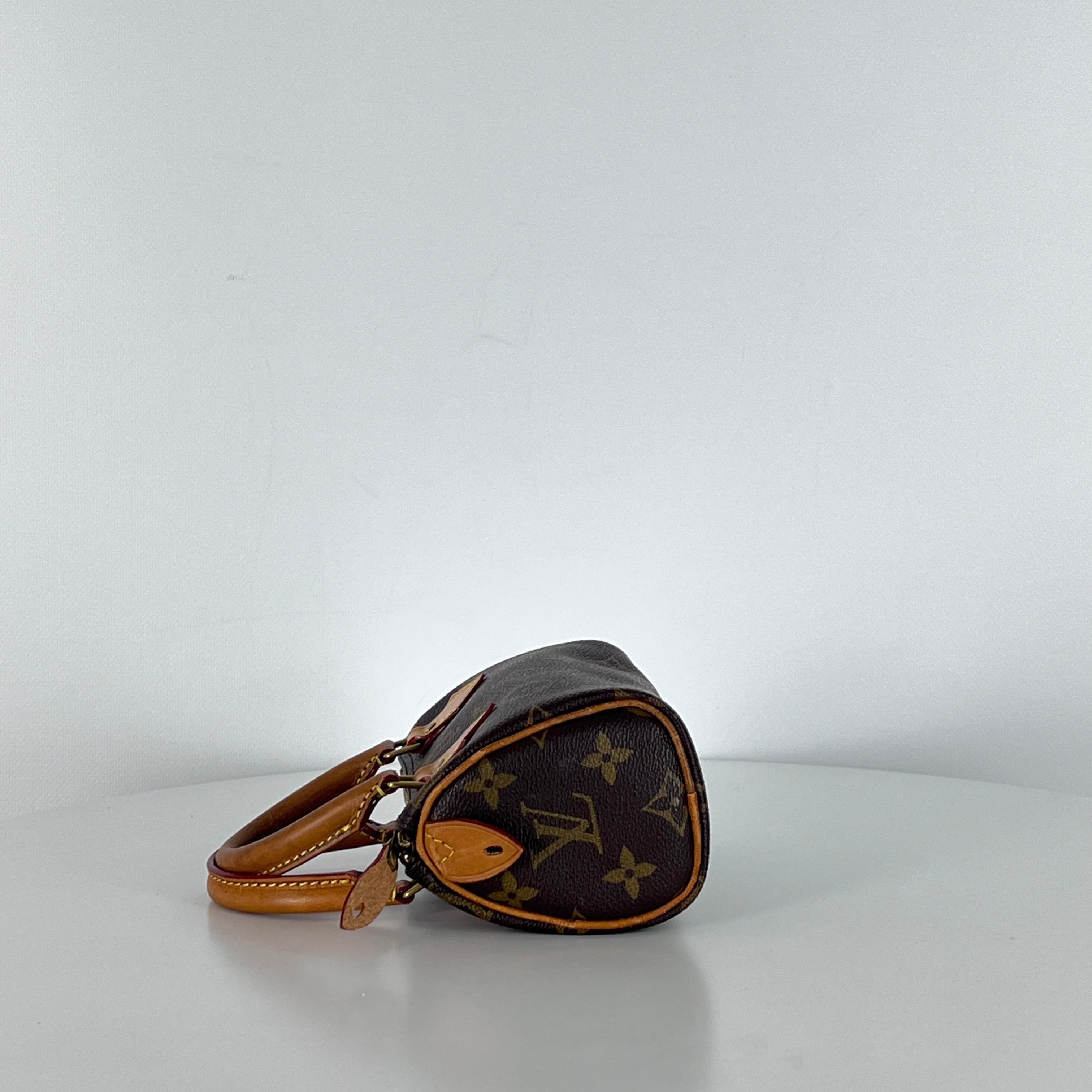 Louis Vuitton Nano Speedy Top Handle Bag Monogram Canvas Brown circa 1990 en vente 3