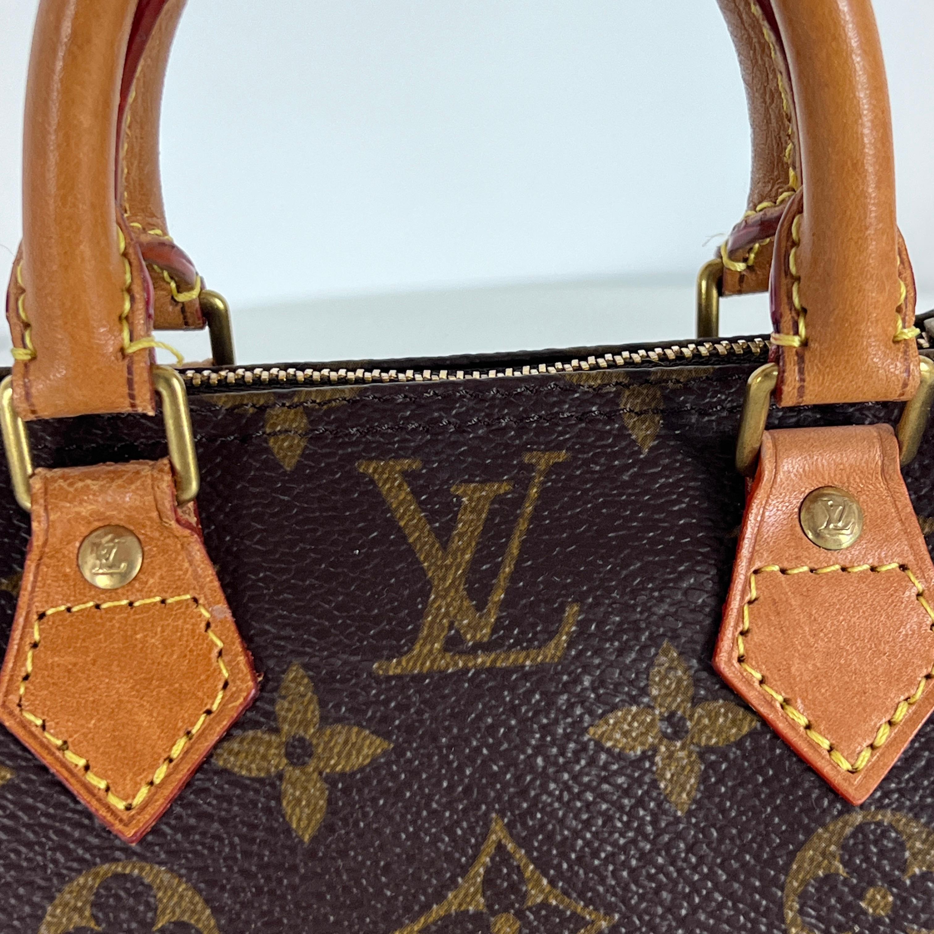 Louis Vuitton Nano Speedy Top Handle Bag Monogram Canvas Brown circa 1990 en vente 4