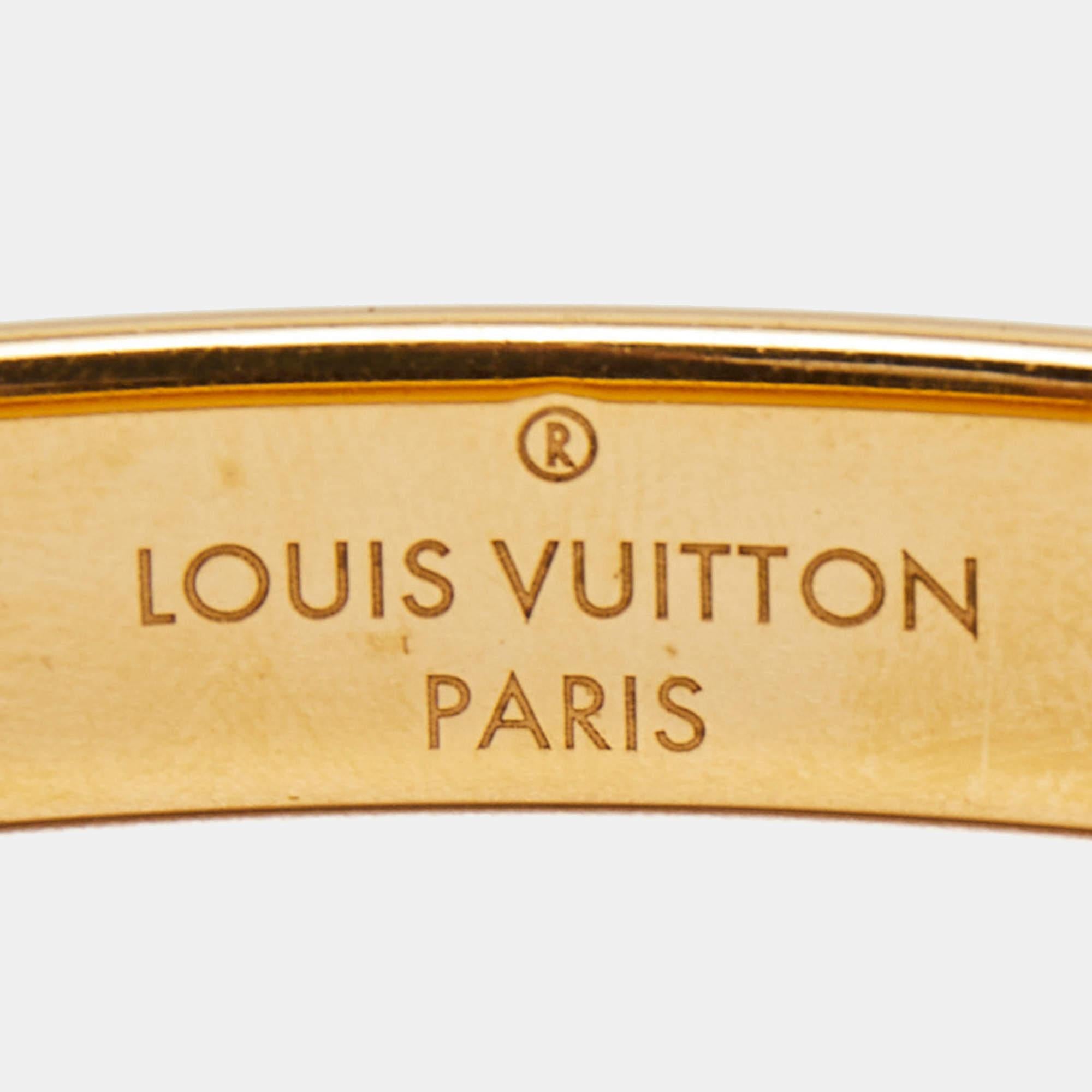 Bound to sit around your wrist and exude beauty, this Louis Vuitton is a great buy. It is made from two-toned metal and engraved with their signature motifs, a pattern well-known and loved by fashion lovers around the world. The bracelet has a