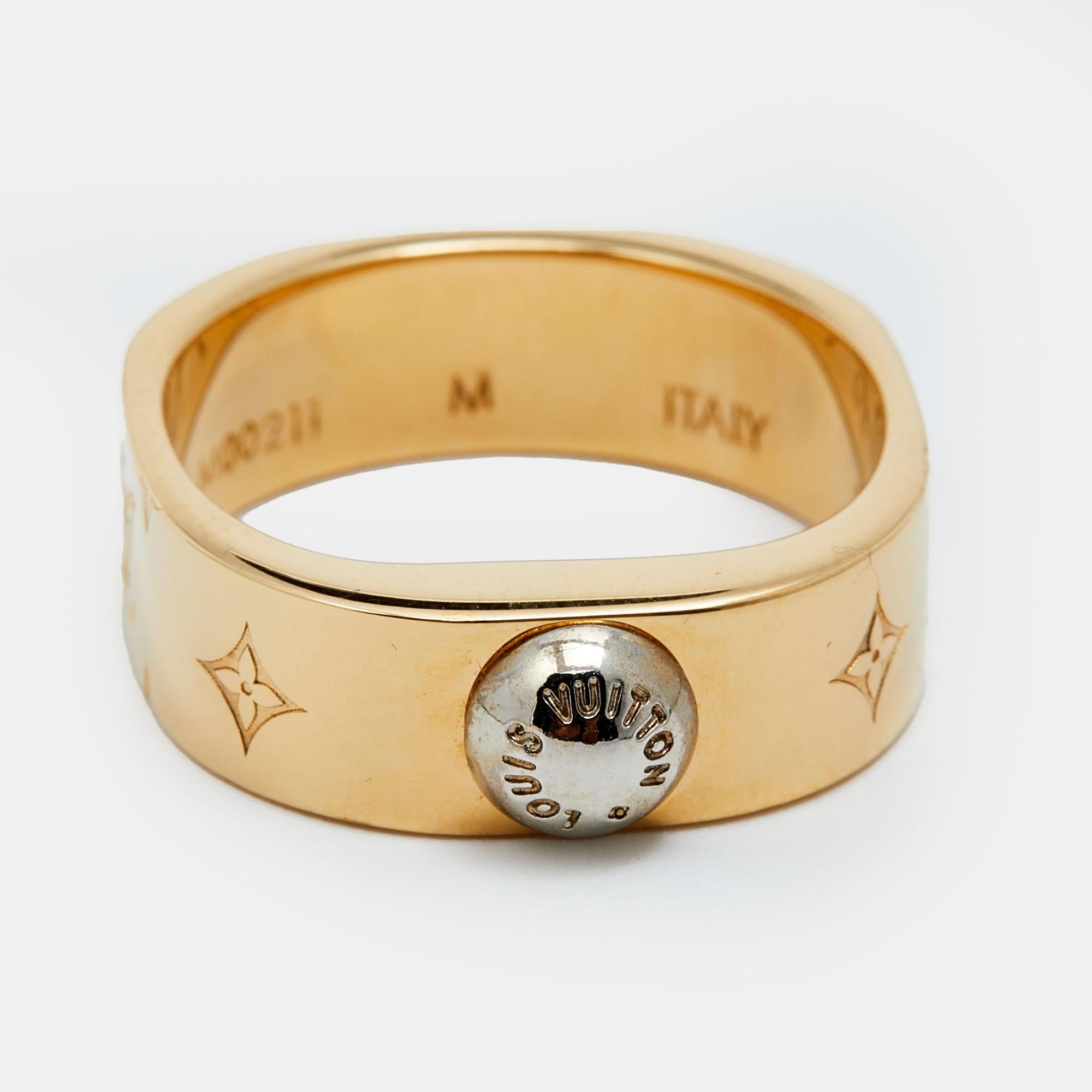 Bound to sit around your finger and exude beauty, this Louis Vuitton is a great buy. It is made from two-tone metal and engraved with its signature motifs, a pattern well-known and loved by fashion lovers around the world. The ring has a smooth