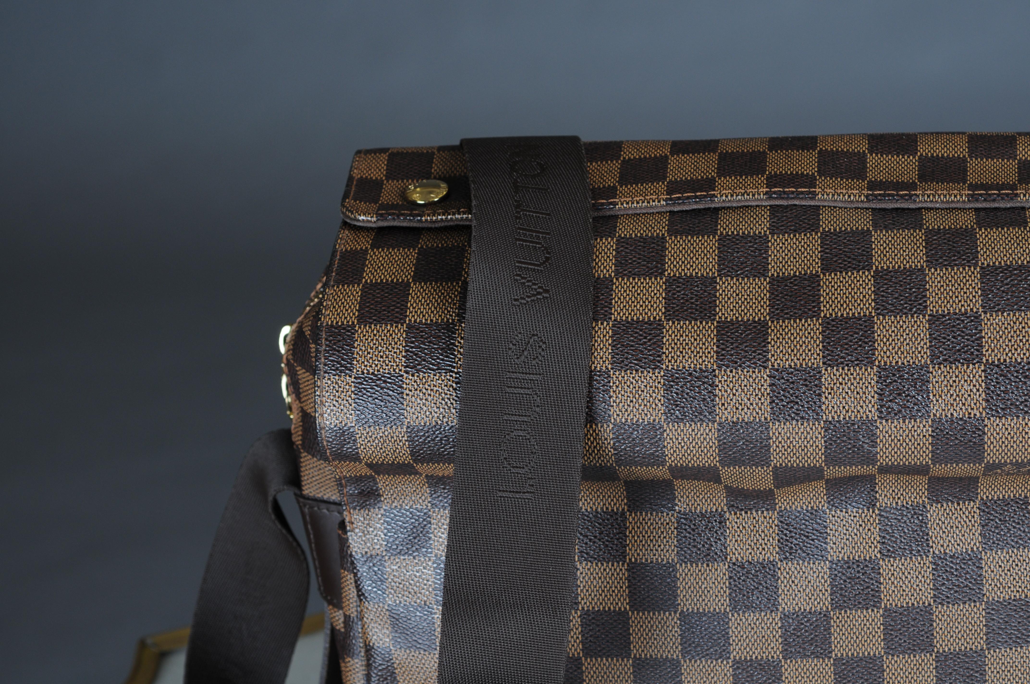 Louis Vuitton Shoulder Bag Naviglio in Brown Damier Ebene and Golden Brass hardware. The grade condition of the product is: A which means the product is in Excellent Condition .
 Dimension: 28*26*14cm