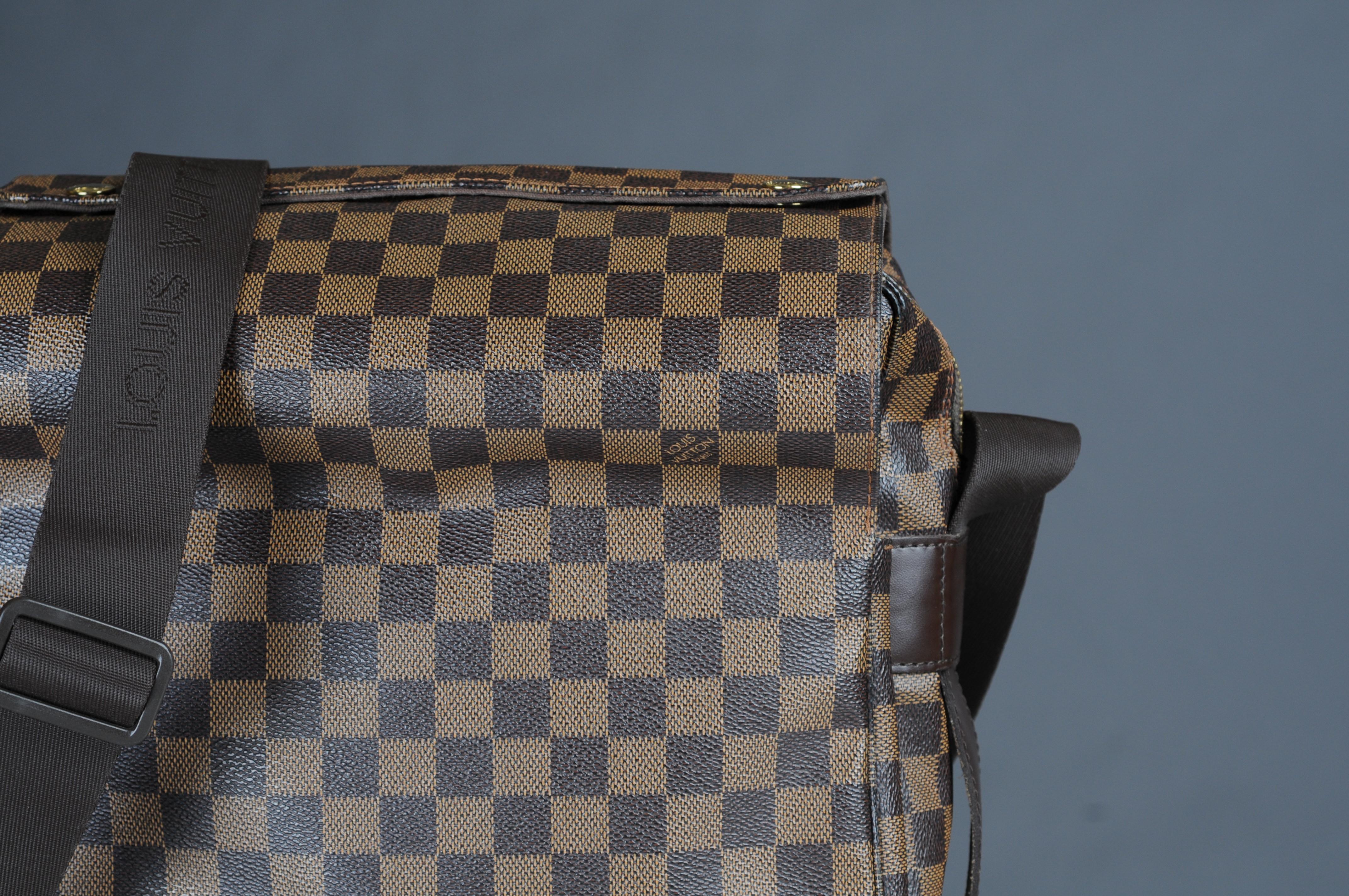 Louis Vuitton Naviglio Damier Canvas Messenger Bag aus Segeltuch  im Zustand „Hervorragend“ im Angebot in 10707, DE