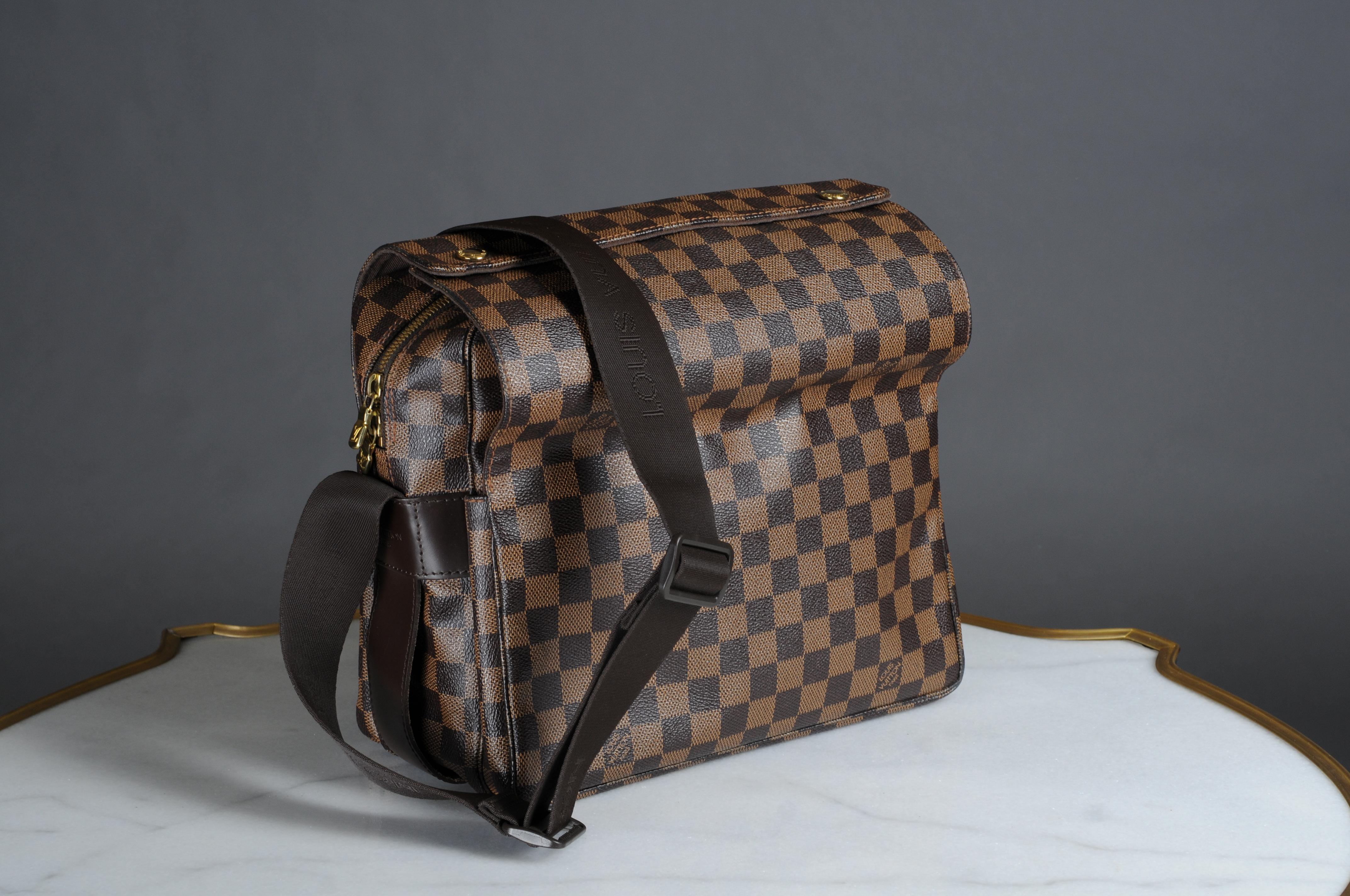 Louis Vuitton Naviglio Damier Canvas Messenger Bag aus Segeltuch  für Damen oder Herren im Angebot