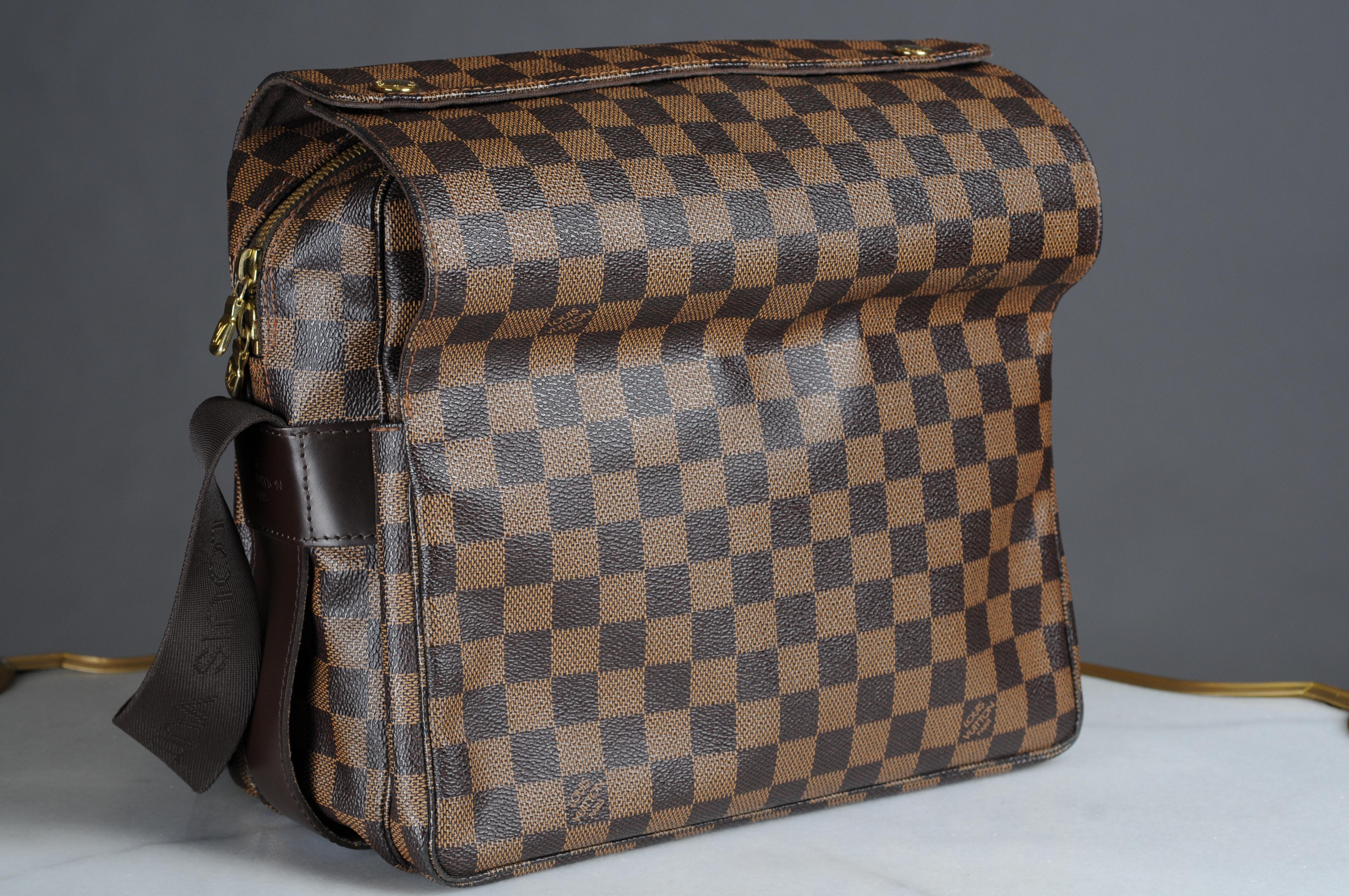 Louis Vuitton Naviglio Damier Canvas Messenger Bag aus Segeltuch  im Angebot 1