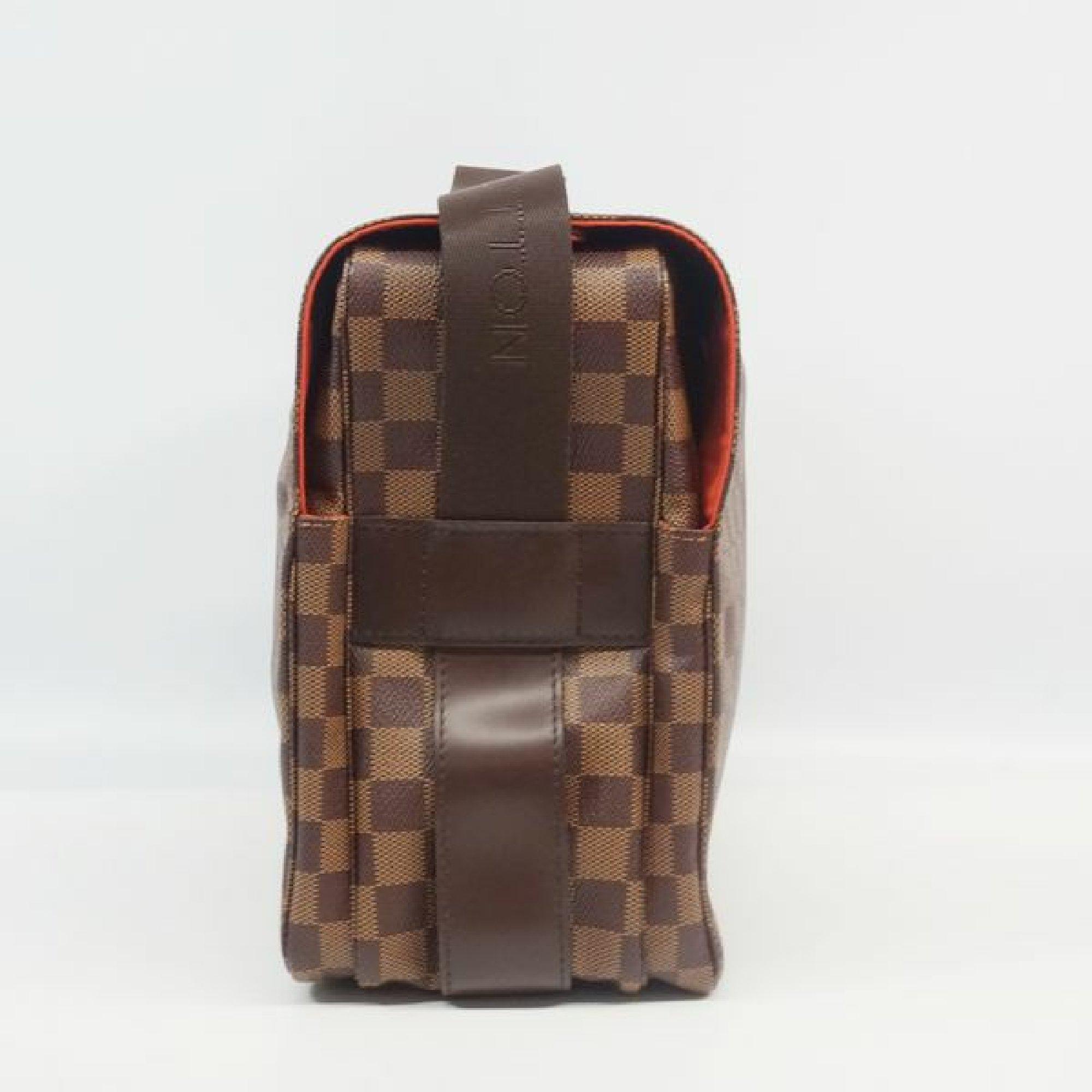 An authentic LOUIS VUITTON Naviglio Womens shoulder bag N45255 Damier ebene. The color is Damier ebene. The outside material is Damier canvas. The pattern is Naviglio. This item is Contemporary. The year of manufacture would be 2005.
Rank
A Good