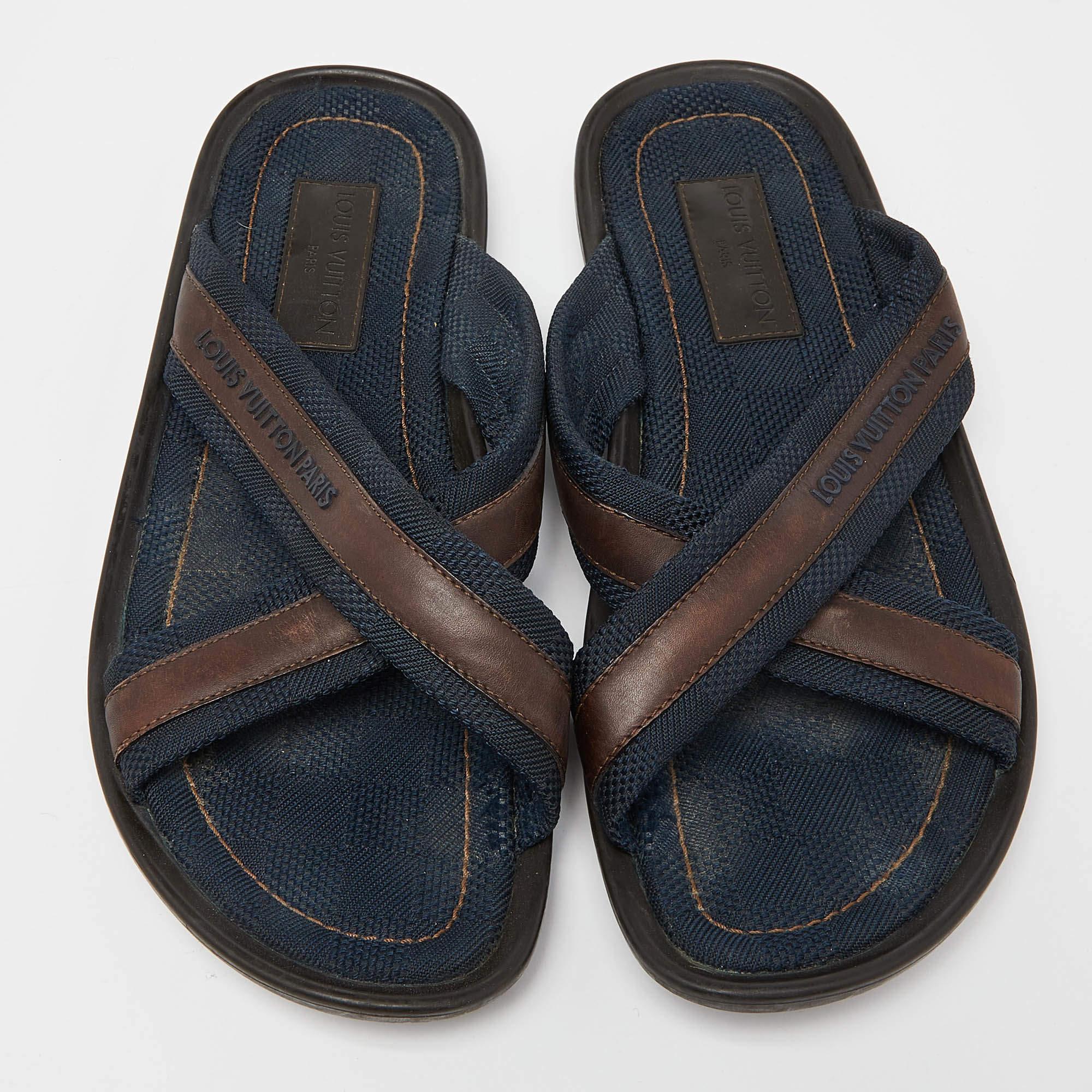 Let this comfortable pair be your first choice when you're out for a long day. These Louis Vuitton slides have well-sewn uppers beautifully set on durable soles.

