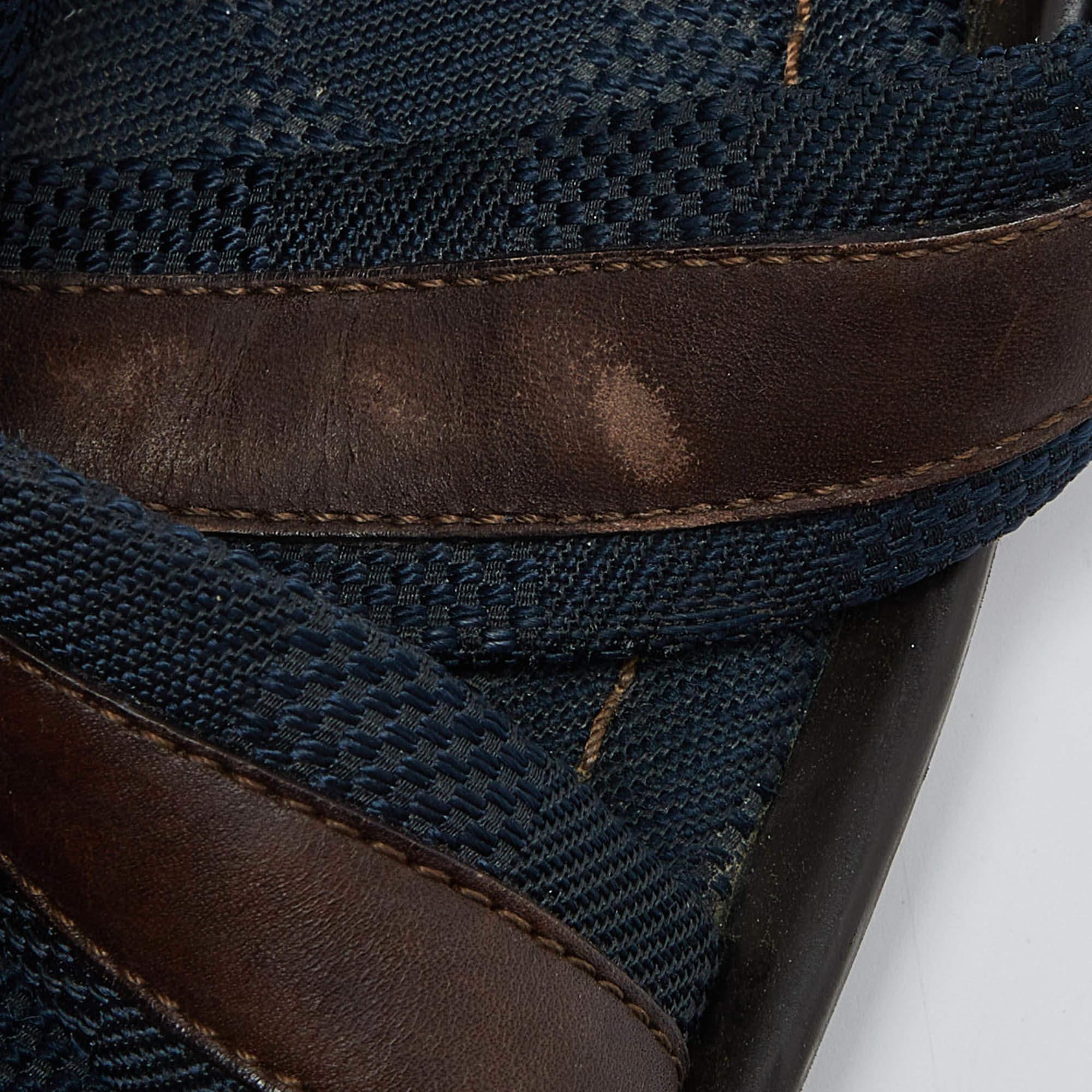 Louis Vuitton Navy Blue/Brown Canvas and Leather Cross Strap Slides Size 43 en vente 4