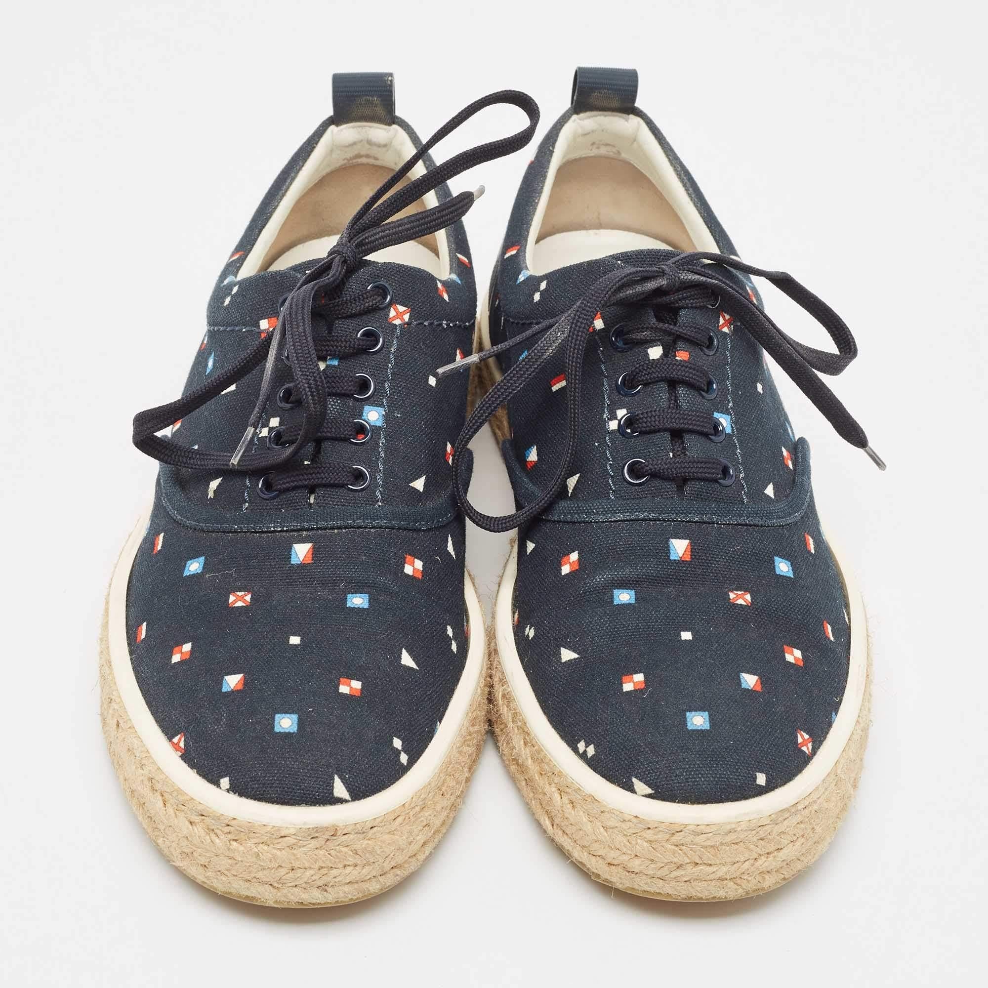 Queste espadrillas Louis Vuitton di ottima fattura ti coprono per tutto il giorno. Hanno un design versatile e sono perfette per i piedi.

Include
Busta antipolvere originale