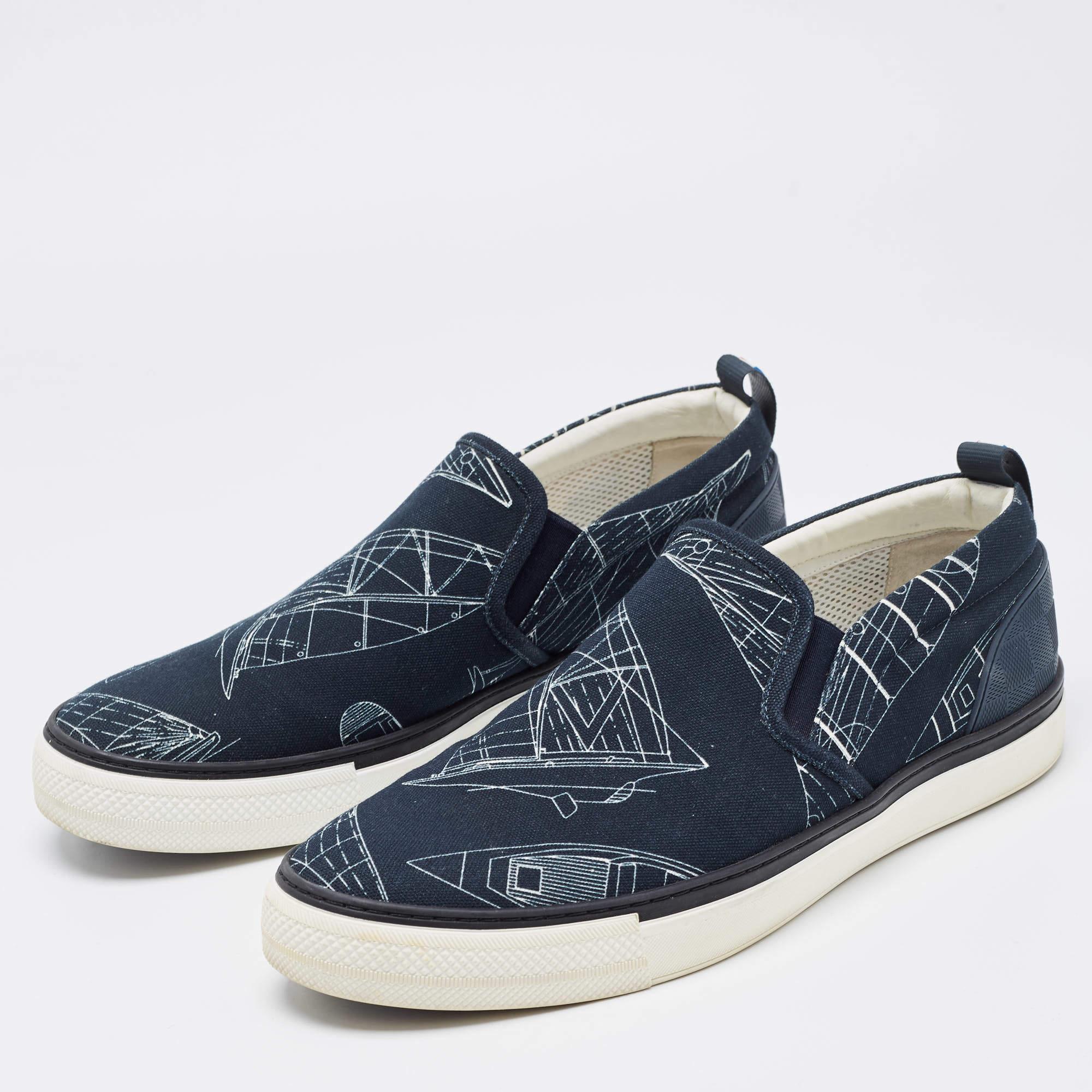 Louis Vuitton Navy Blue Canvas Victory Boats Slip On Sneakers Size 43.5 In Good Condition In Dubai, Al Qouz 2