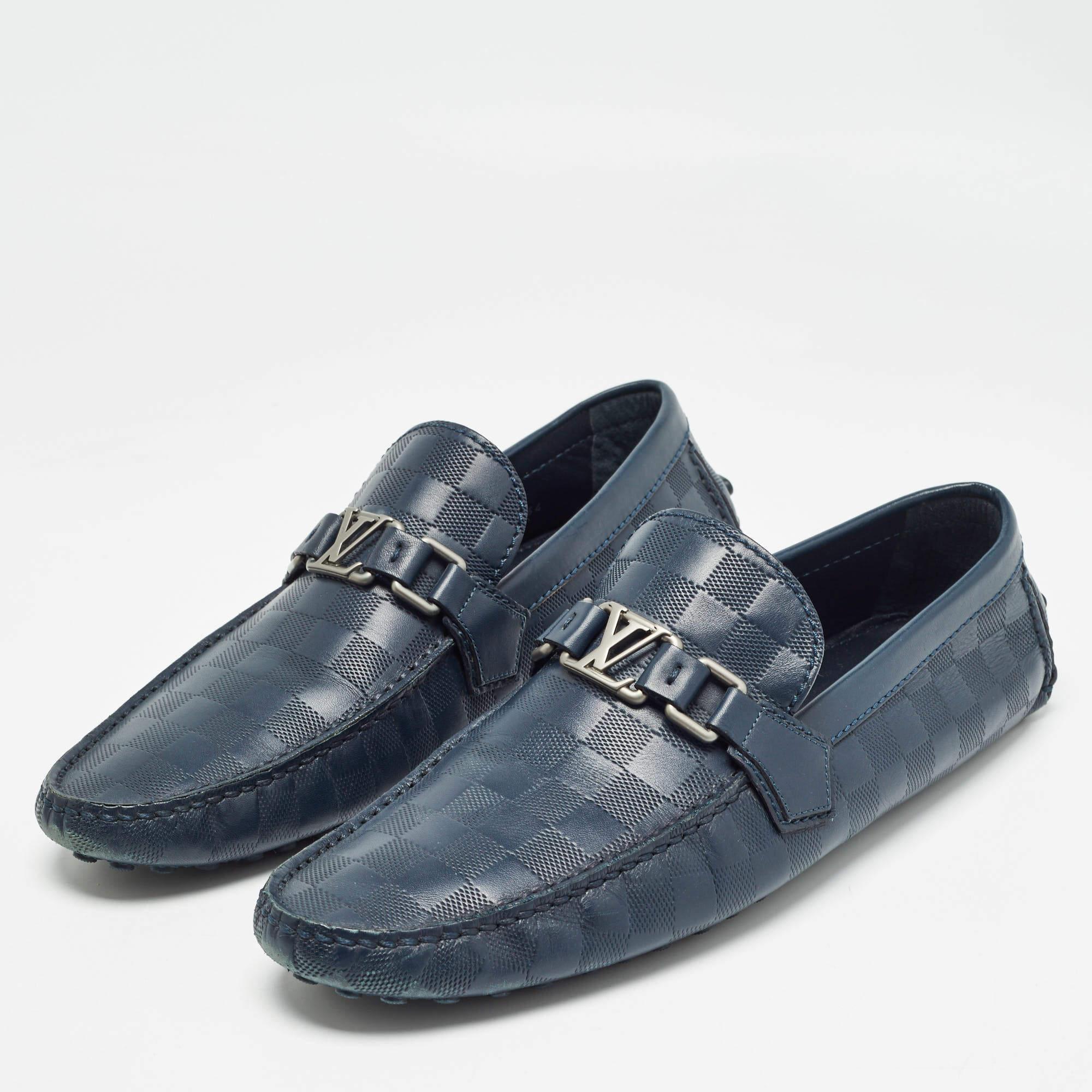 These loafers from Louis Vuitton are not only high in appeal but also very skilfully made. The leather loafers have a comfortable shape and will complement any look.