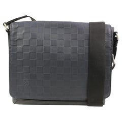 Sac à bandoulière pour ordinateur portable Louis Vuitton modèle Damier Infini bleu marine 19lv216s