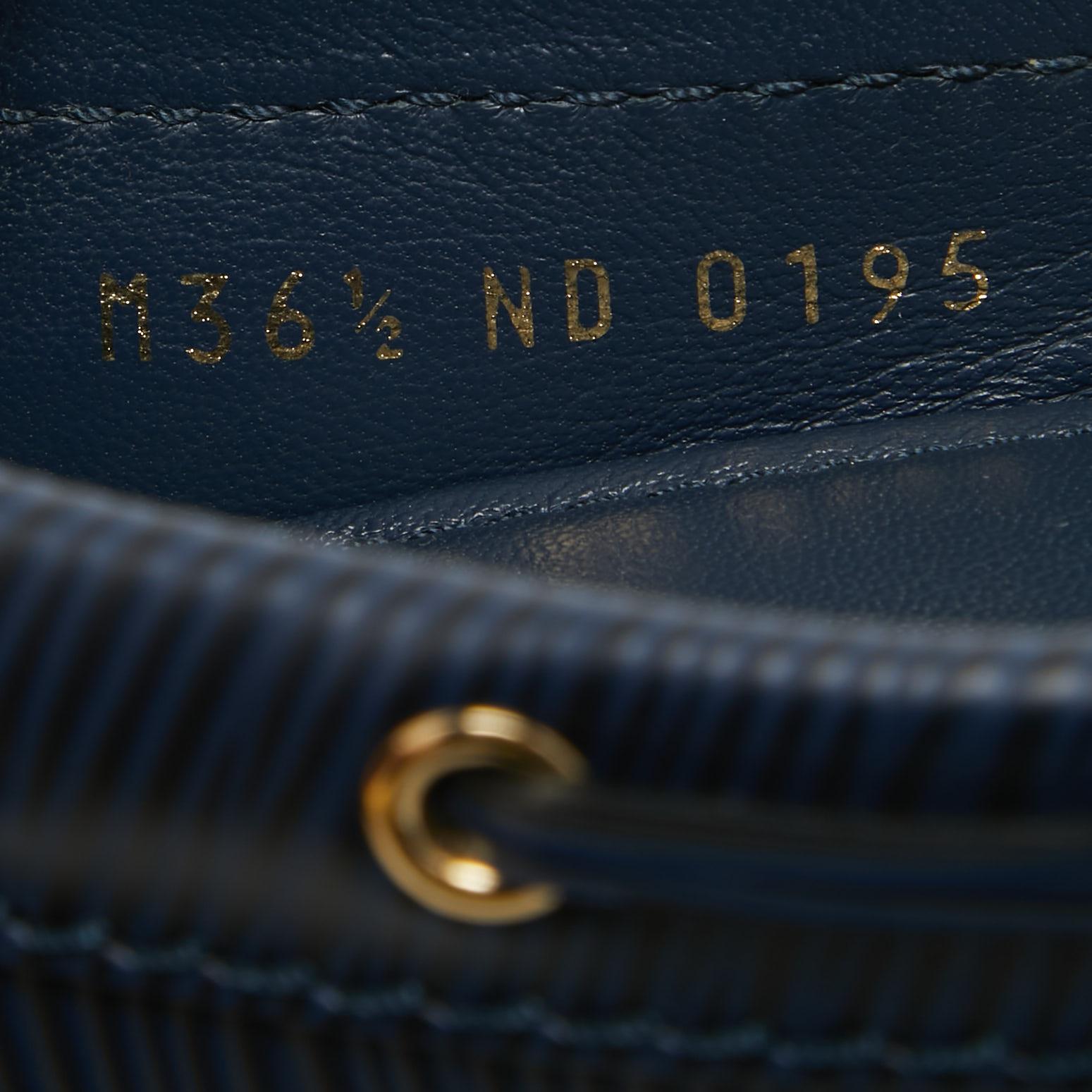 Louis Vuitton Marineblaues Leder Arizona Schleife Slip On Loafers Größe 36,5 im Angebot 1
