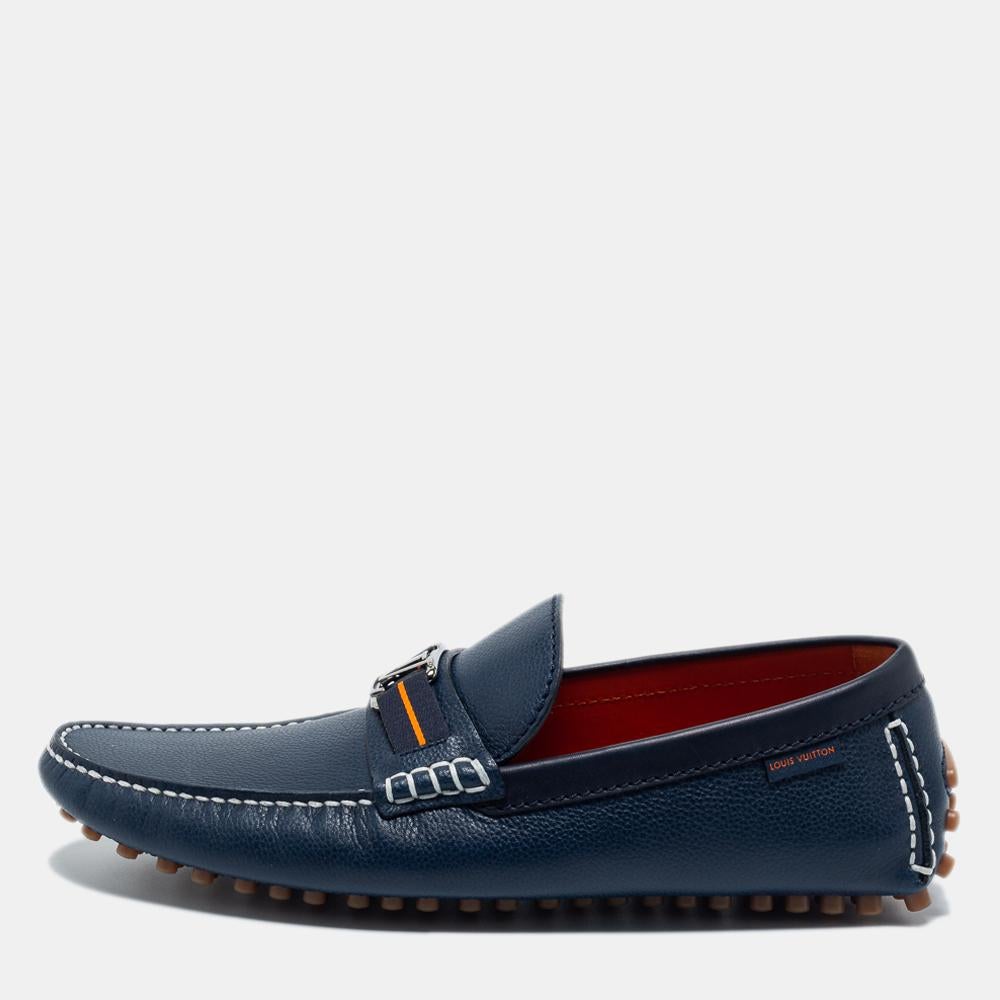 Loafers like these ones from Louis Vuitton are worth every penny because they epitomize both comfort and style. Crafted from leather, they carry neat stitch detailing and the signature LV on the uppers. Complete with leather insoles, this pair is a