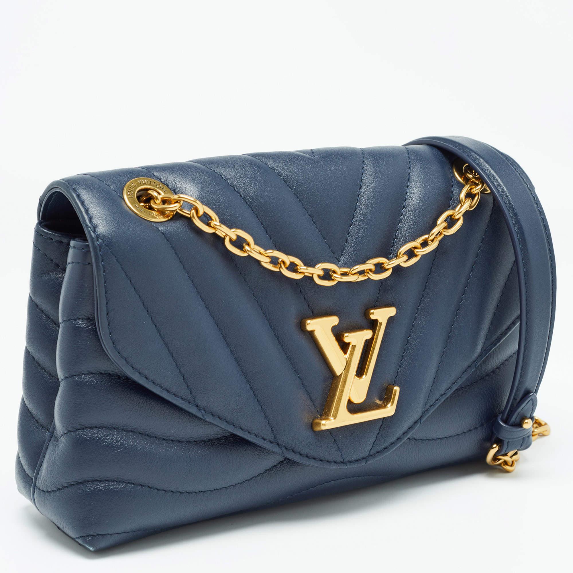 Louis Vuitton Navy Blue Leather New Wave Chain MM Bag In Good Condition In Dubai, Al Qouz 2