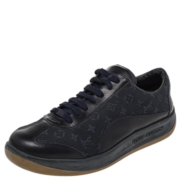 moral pasta klasselærer Louis Vuitton Navy Blue Monogram Canvas And Leather Low Top Sneakers Size  38 For Sale at 1stDibs