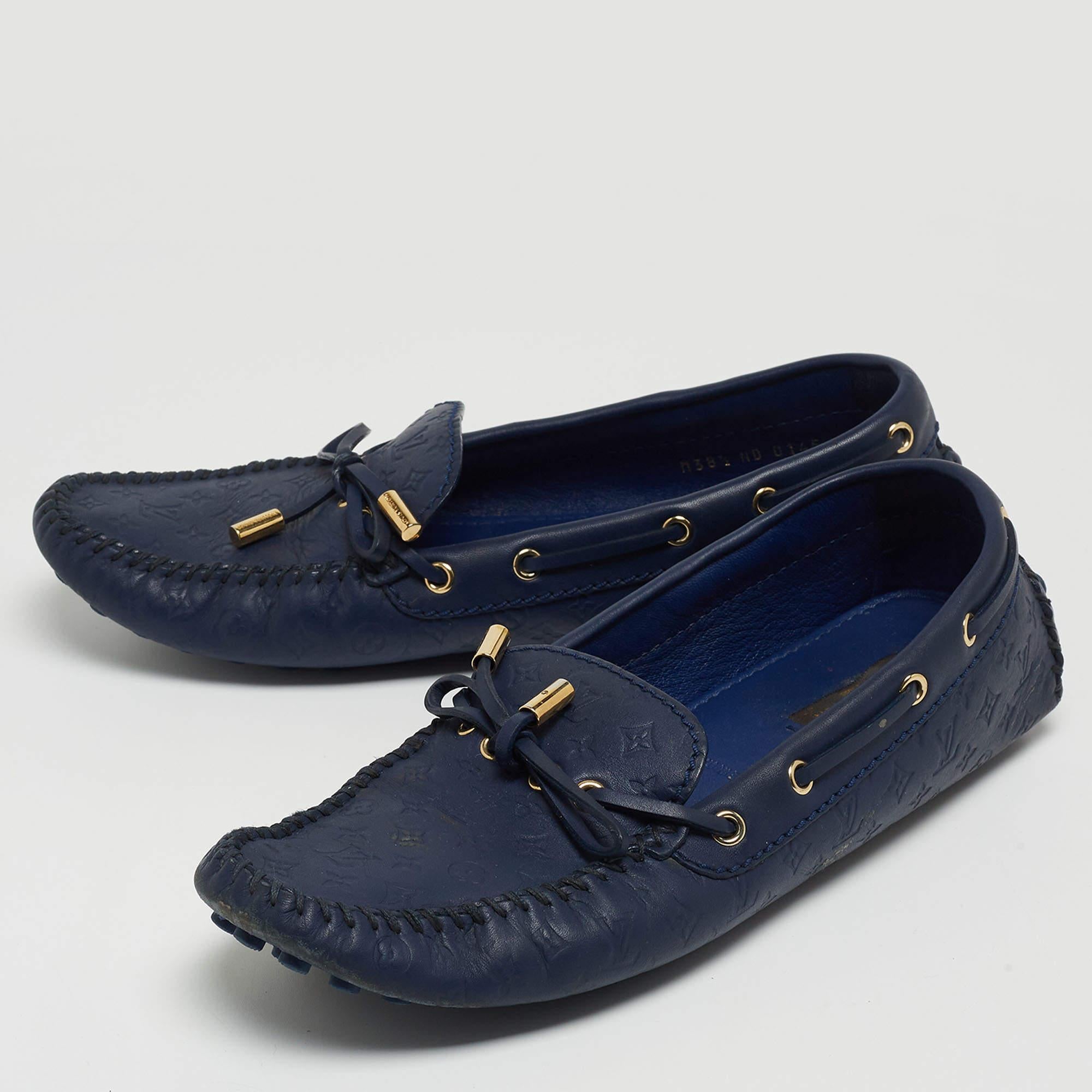 Louis Vuitton Navy Blue Monogram Embossed Leather Gloria Loafers Size 38.5 In Good Condition For Sale In Dubai, Al Qouz 2