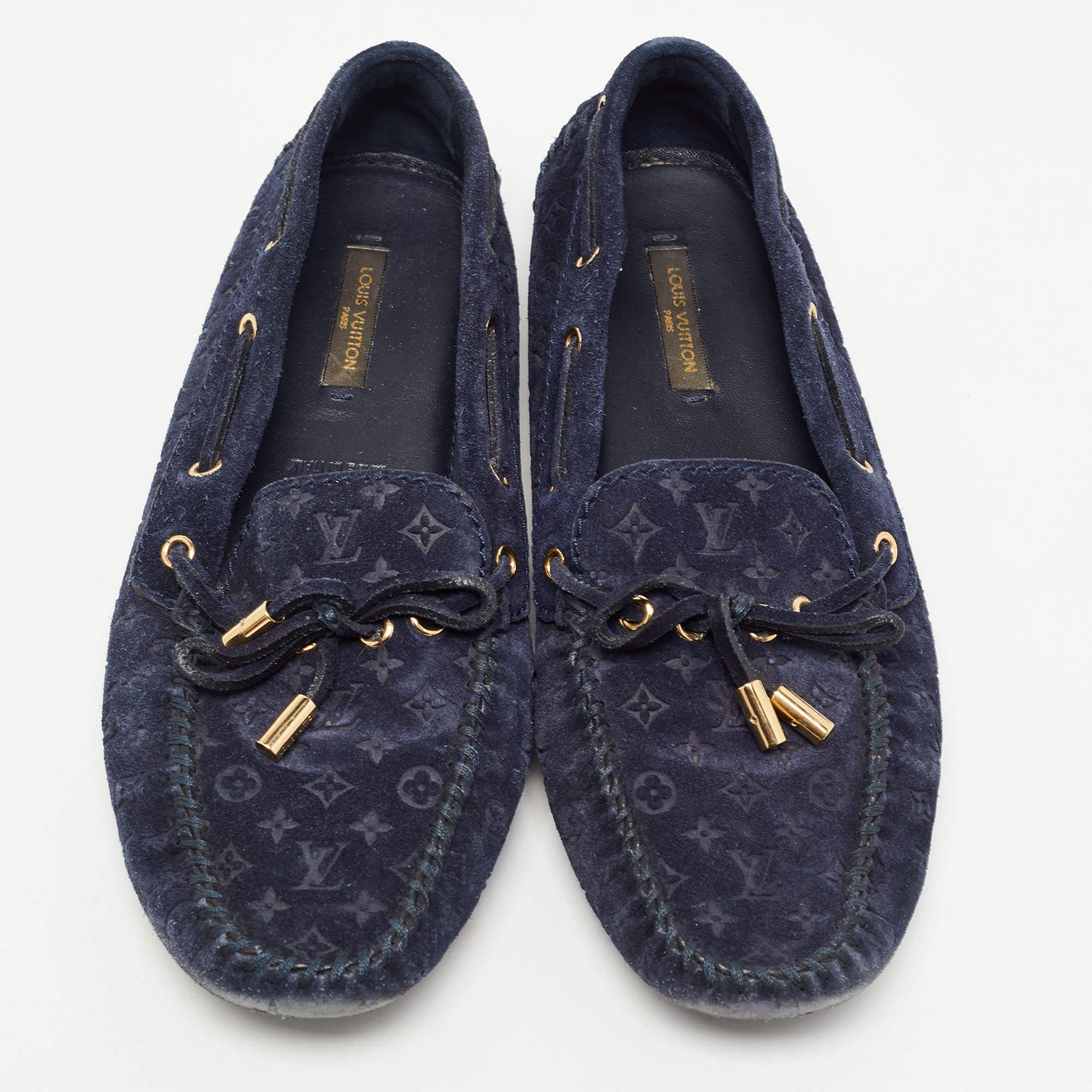 Louis Vuitton Navy Blue Monogram Embossed Suede Gloria Loafers Size 37.5 In Good Condition For Sale In Dubai, Al Qouz 2