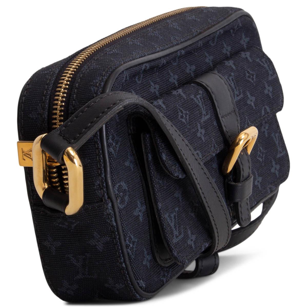 100% authentic Louis Vuitton Juliette MM Crossbody Bag Monogram Mini Lin in navy blue canvas featuring gold-tone hardware. It comes with a front pocket and an adjustable long shoulder strap that can be worn on the shoulder or cross-body. Opens with