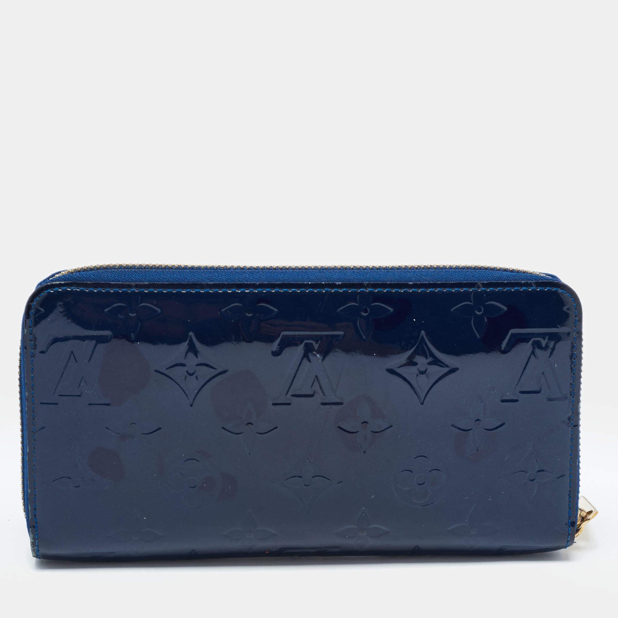 This Louis Vuitton Zippy wallet is conveniently designed for everyday use. Crafted from Monogram Vernis, the wallet has a wide zip closure that opens to reveal multiple slots, lined compartments, and a zip pocket for you to arrange your daily
