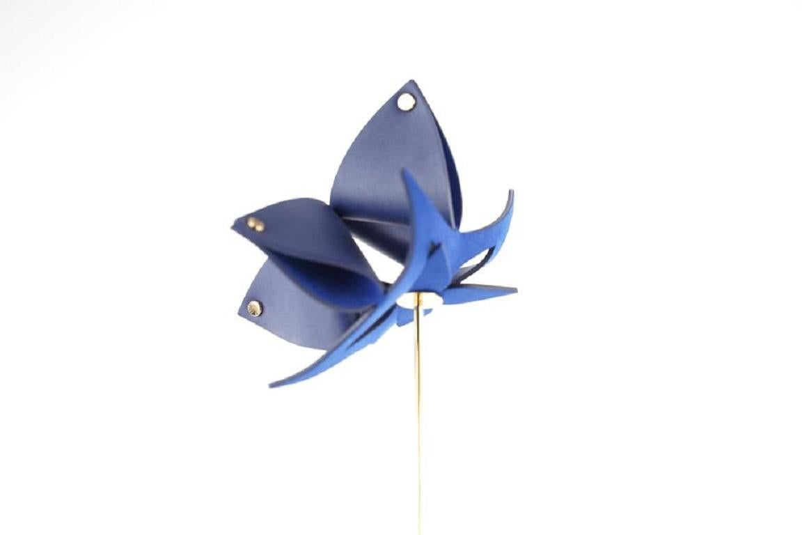 Louis Vuitton Marineblaue Objet Nomades Origami-Blume von Atelier Oi372lvs225 im Zustand „Neu“ im Angebot in Dix hills, NY