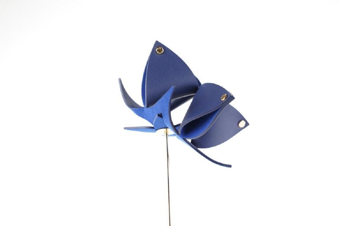 Louis Vuitton Marineblaue Objet Nomades Origami-Blume von Atelier Oi372lvs225 Damen im Angebot