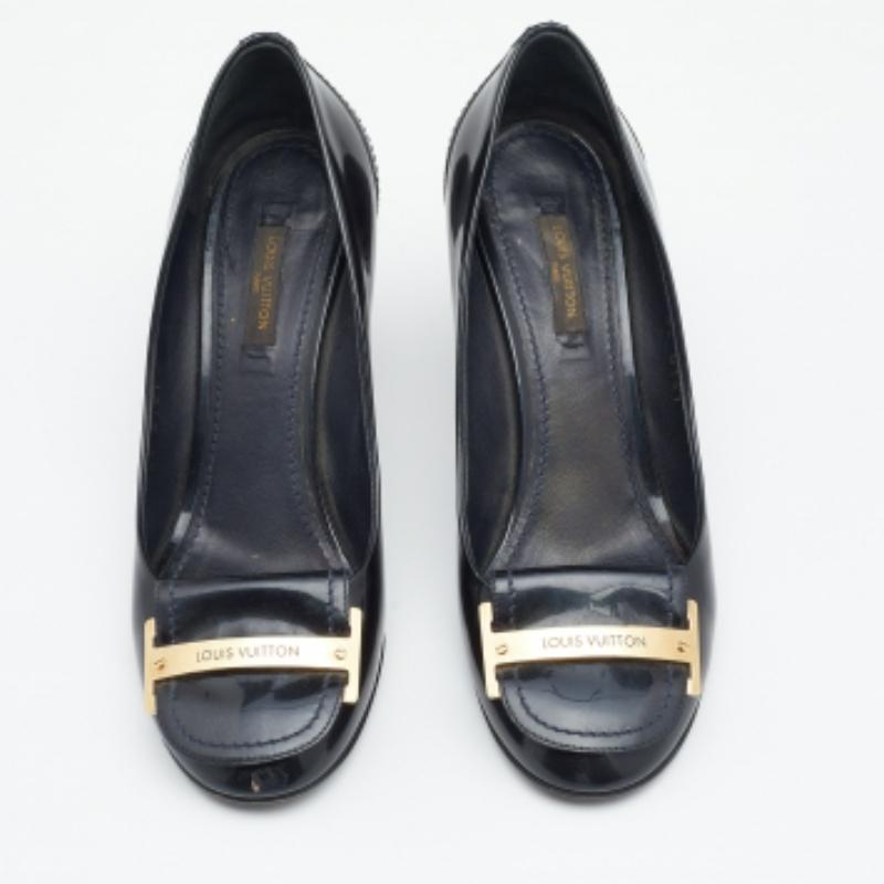 Nero Louis Vuitton - Pompe in pelle verniciata blu navy taglia 37 in vendita